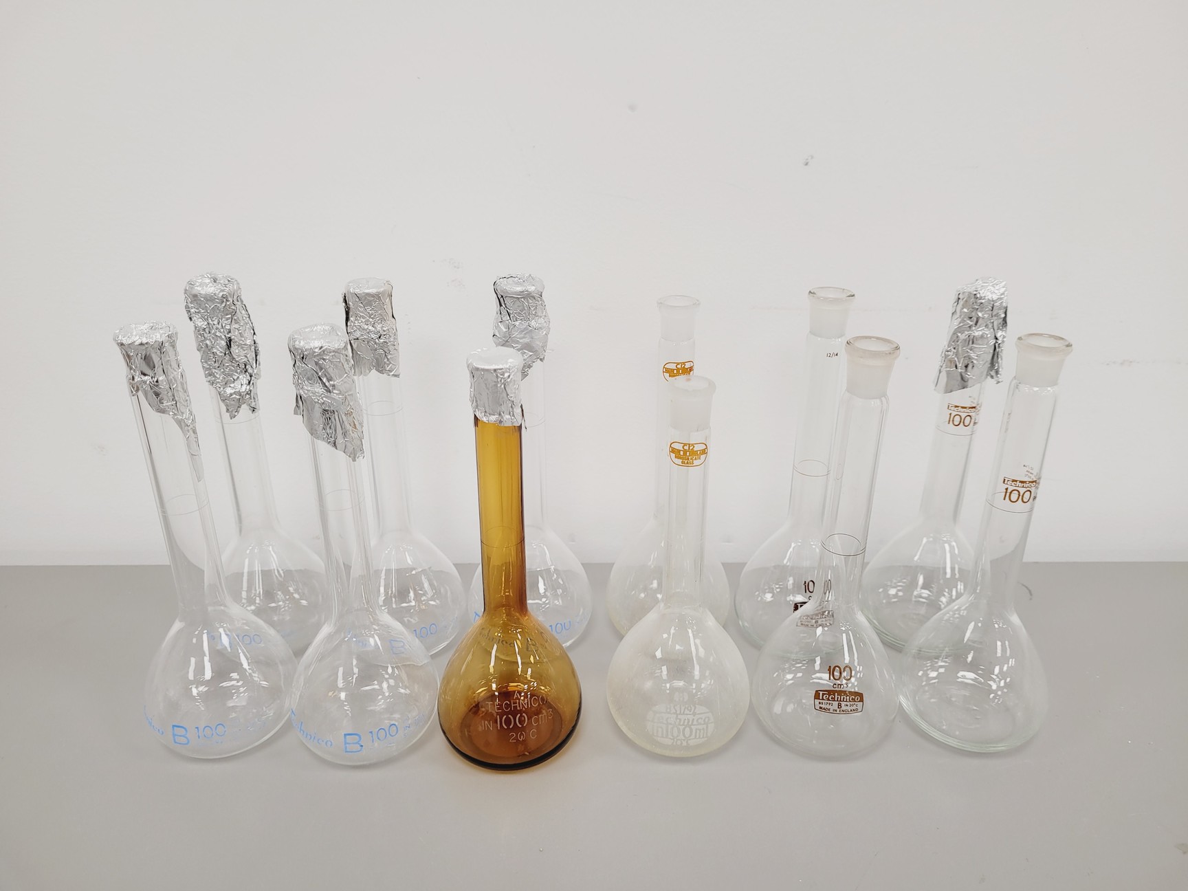 Image of Large Lot of Volumetric Laboratory Flasks - Various Sizes - 50-1000ml Lab