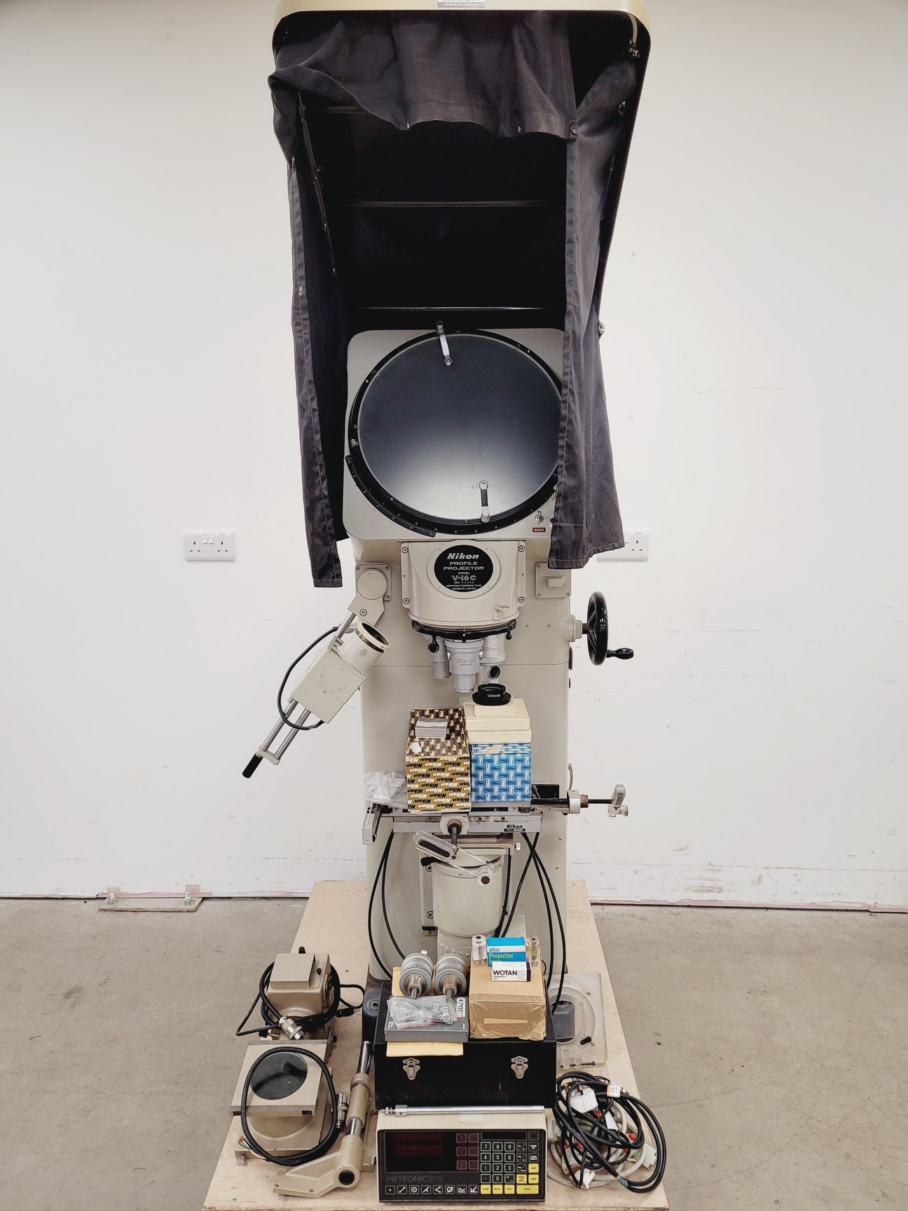 Image of Nikon Profile Projector Model V-16C Shadowgraph with 5 x Objectives Lab