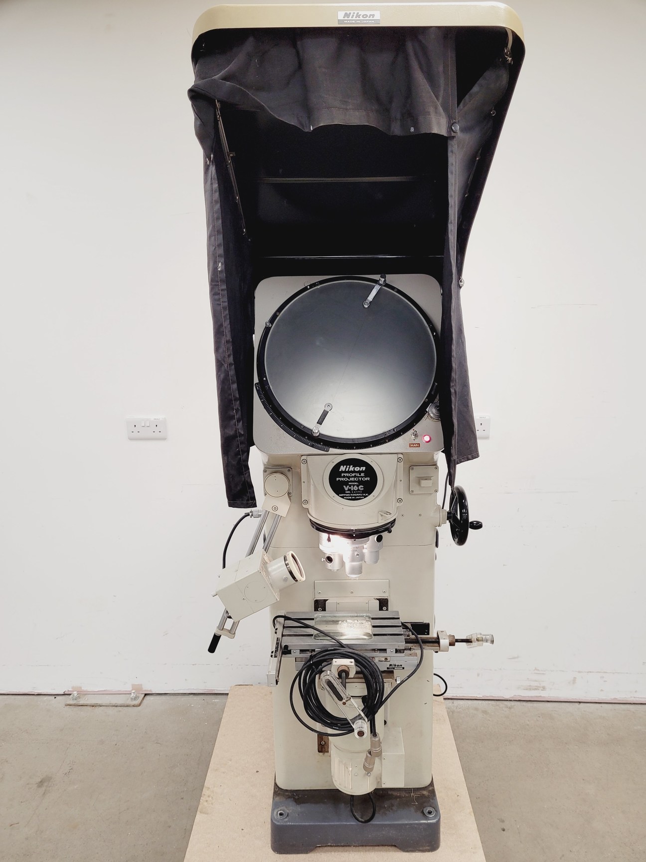 Image of Nikon Profile Projector Model V-16C Shadowgraph with 5 x Objectives Lab