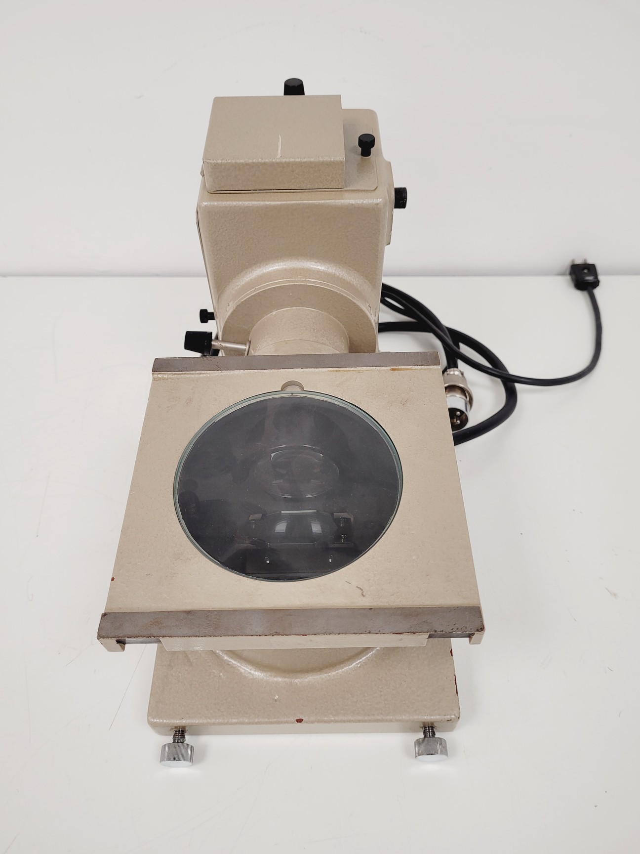 Image of Nikon Profile Projector Model V-16C Shadowgraph with 5 x Objectives Lab