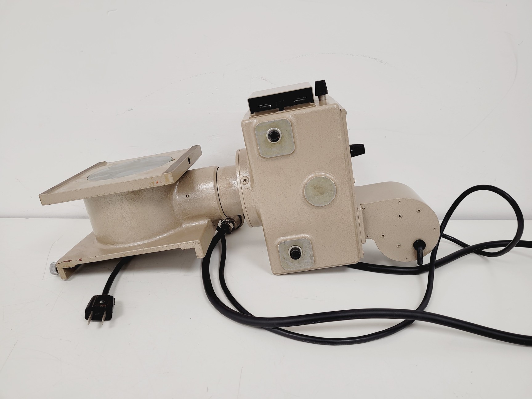 Image of Nikon Profile Projector Model V-16C Shadowgraph with 5 x Objectives Lab