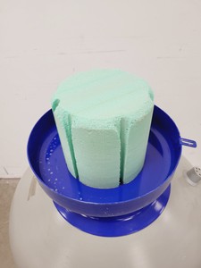 Thumbnail image of Statebourne Biorack Model 3000 Liquid Nitrogen Dewar with Trolley Lab