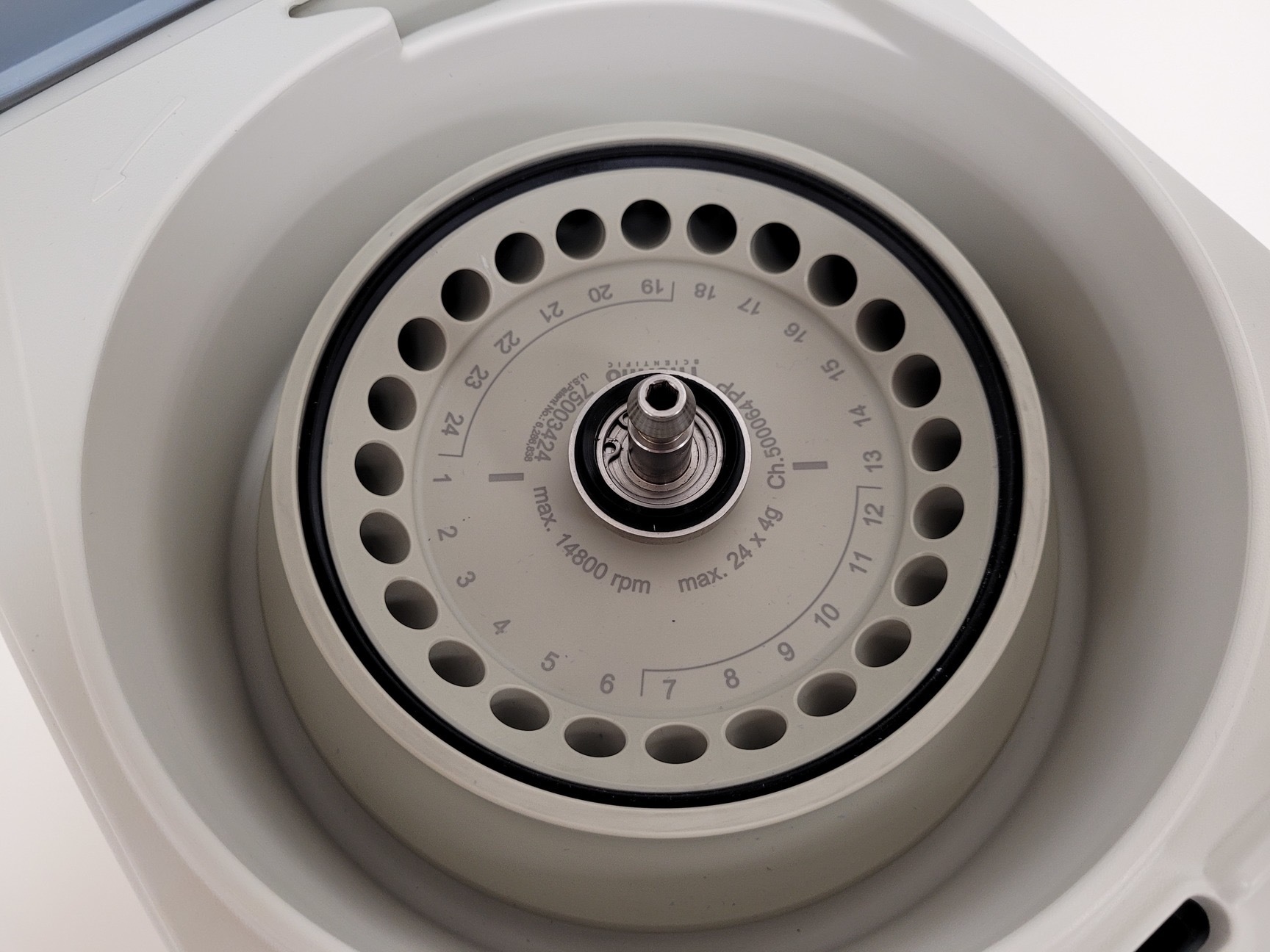 Image of Thermo Scientific Heraeus Pico 17 Benchtop Laboratory Centrifuge 13300rpm Lab