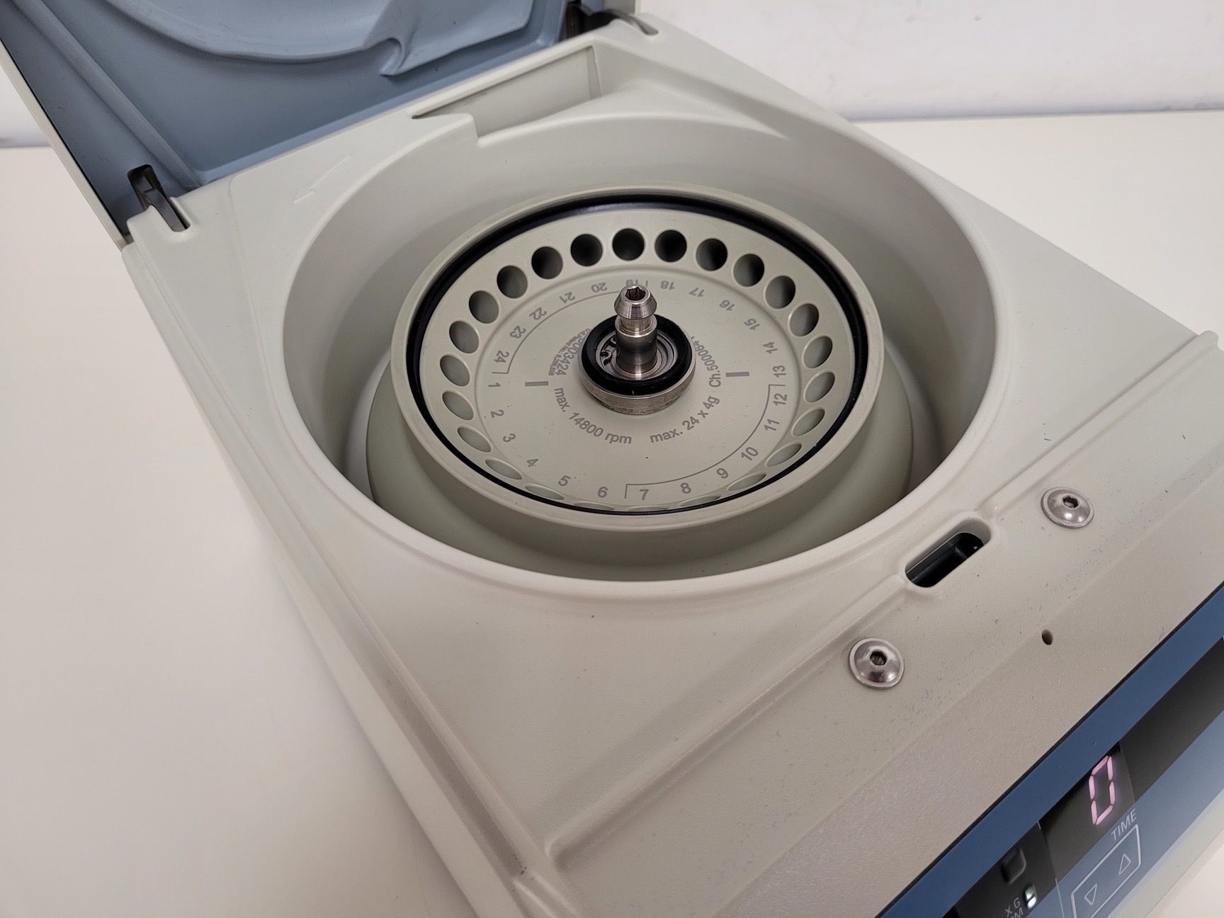 Image of Thermo Scientific Heraeus Pico 17 Benchtop Laboratory Centrifuge 13300rpm Lab