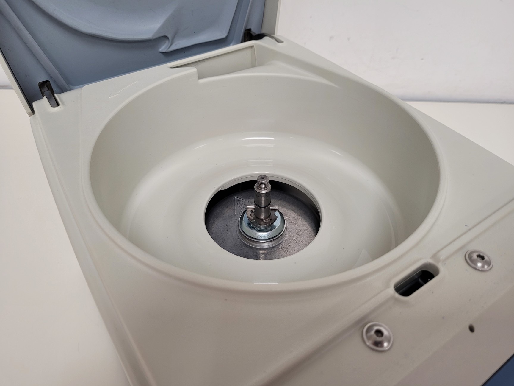 Image of Thermo Scientific Heraeus Pico 17 Benchtop Laboratory Centrifuge 13300rpm Lab