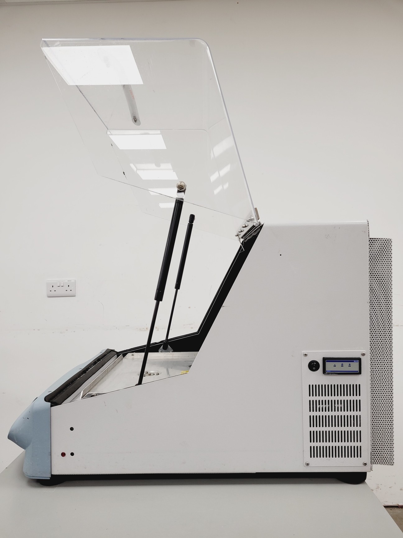 Image of Barnstead International Max Q 4000 Laboratory Incubator Shaker SHKA4000-8CE  Lab