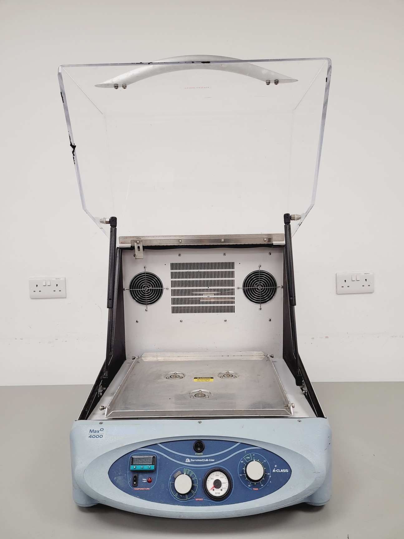 Image of Barnstead International Max Q 4000 Laboratory Incubator Shaker SHKA4000-8CE  Lab