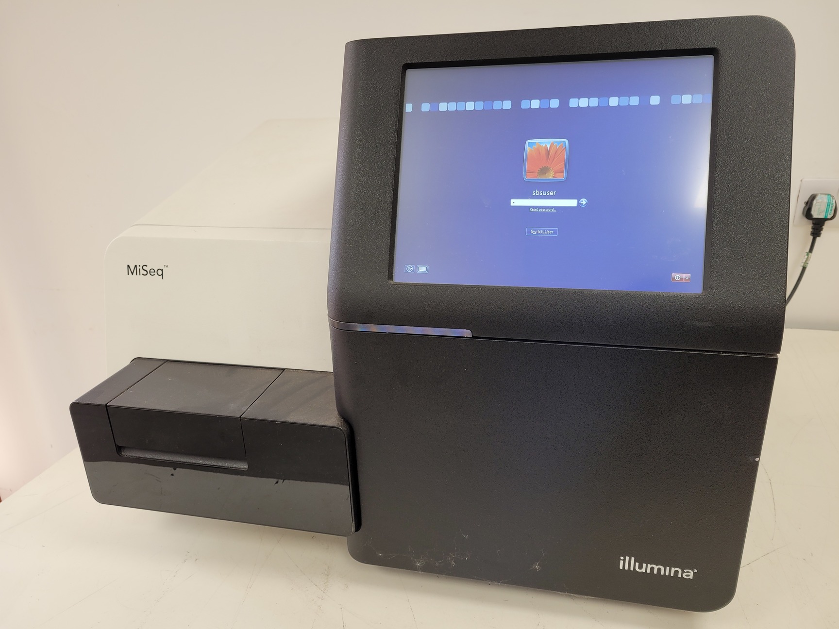Illumina MiSeq Benchtop Gene Sequencing System Lab