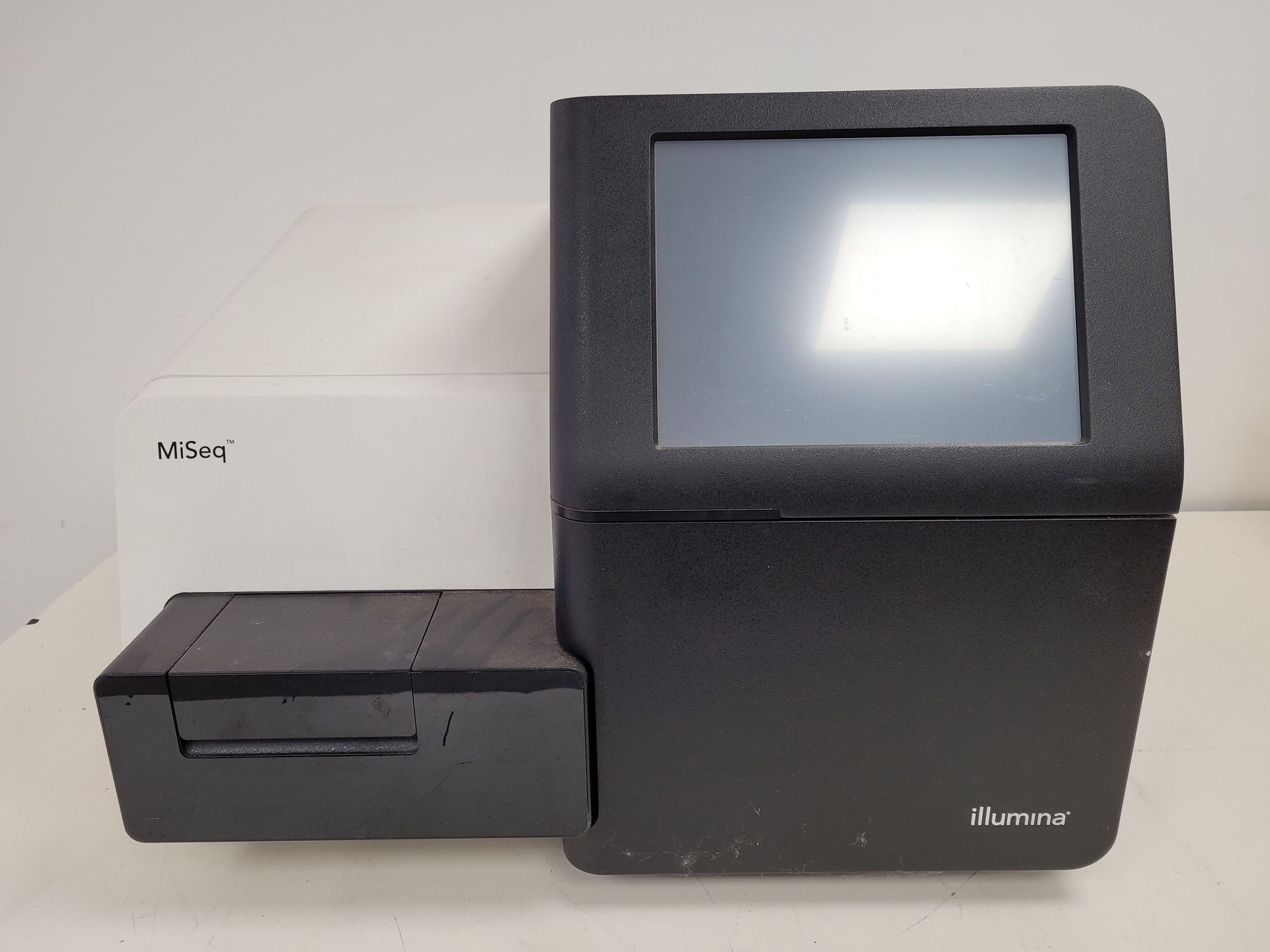 Illumina MiSeq Benchtop Gene Sequencing System Lab
