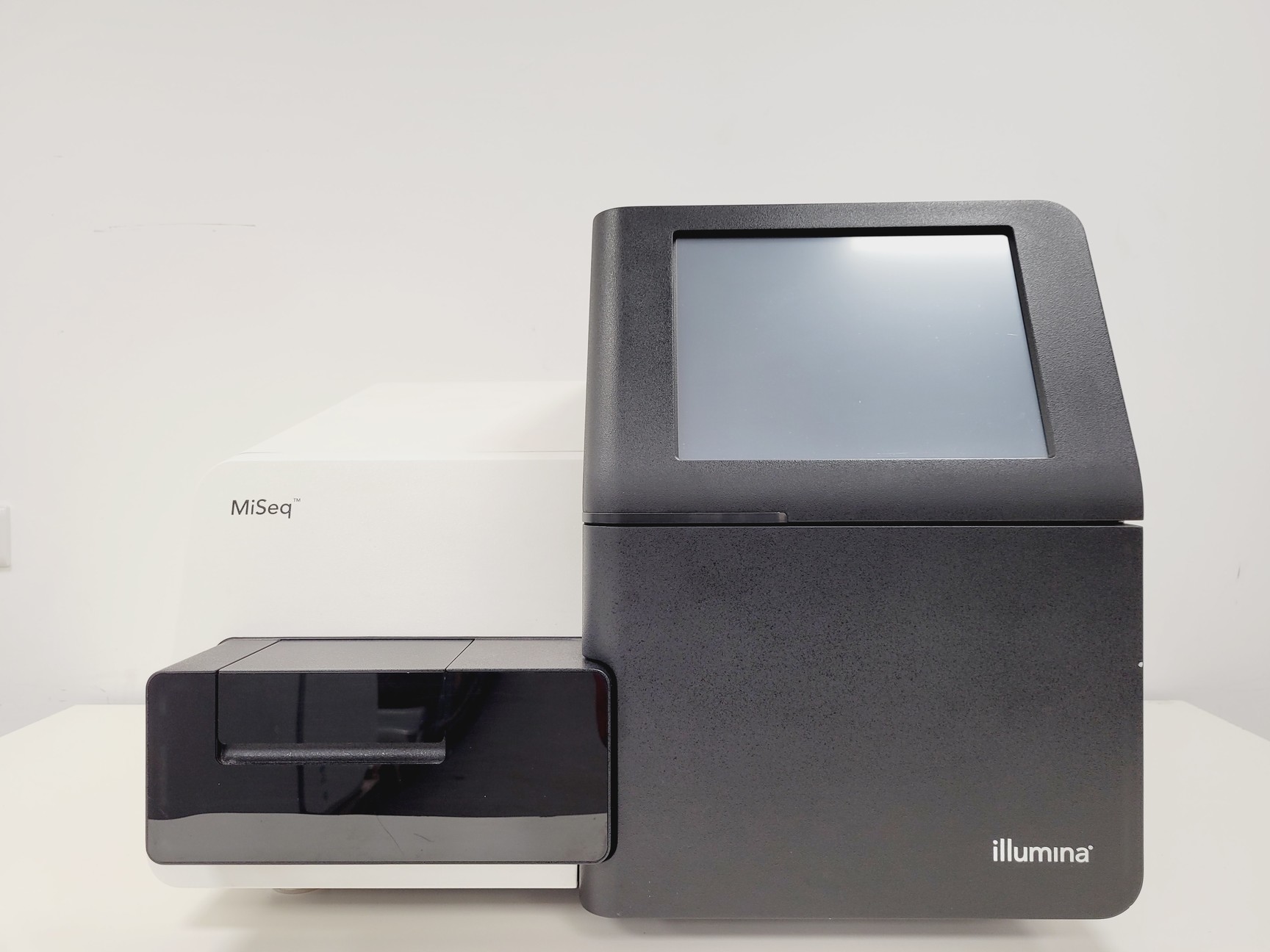 Illumina MiSeq Benchtop Gene Sequencing System Lab