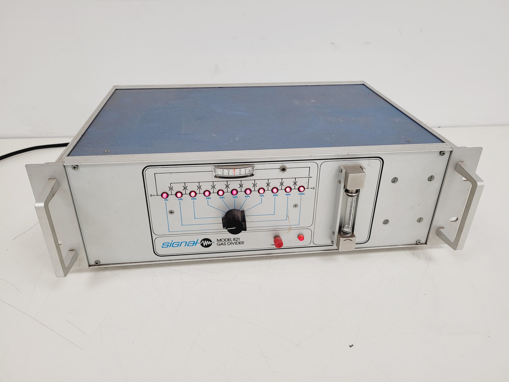 Image of Signal Model 821 Gas Divider Lab