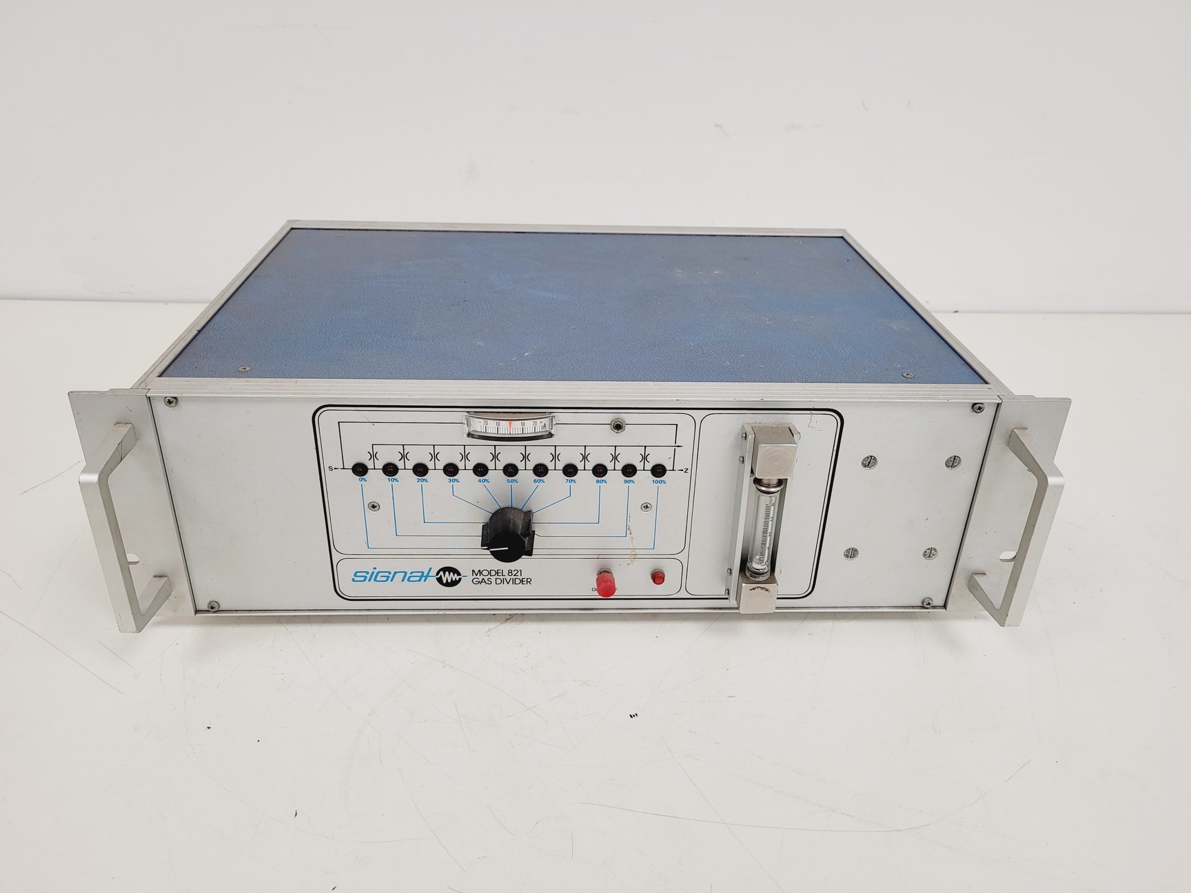 Image of Signal Model 821 Gas Divider Lab