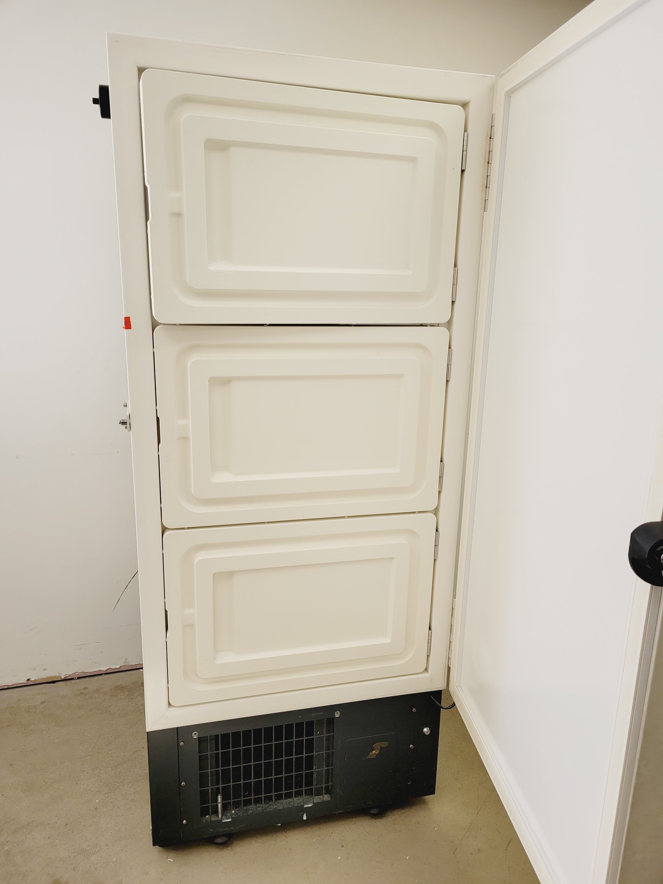 Image of New Brunswick Scientific U535 -86 Ultra Low Temperature Laboratory Freezer Lab
