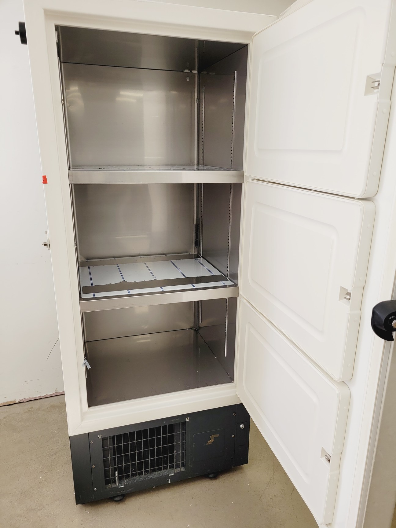 Image of New Brunswick Scientific U535 -86 Ultra Low Temperature Laboratory Freezer Lab