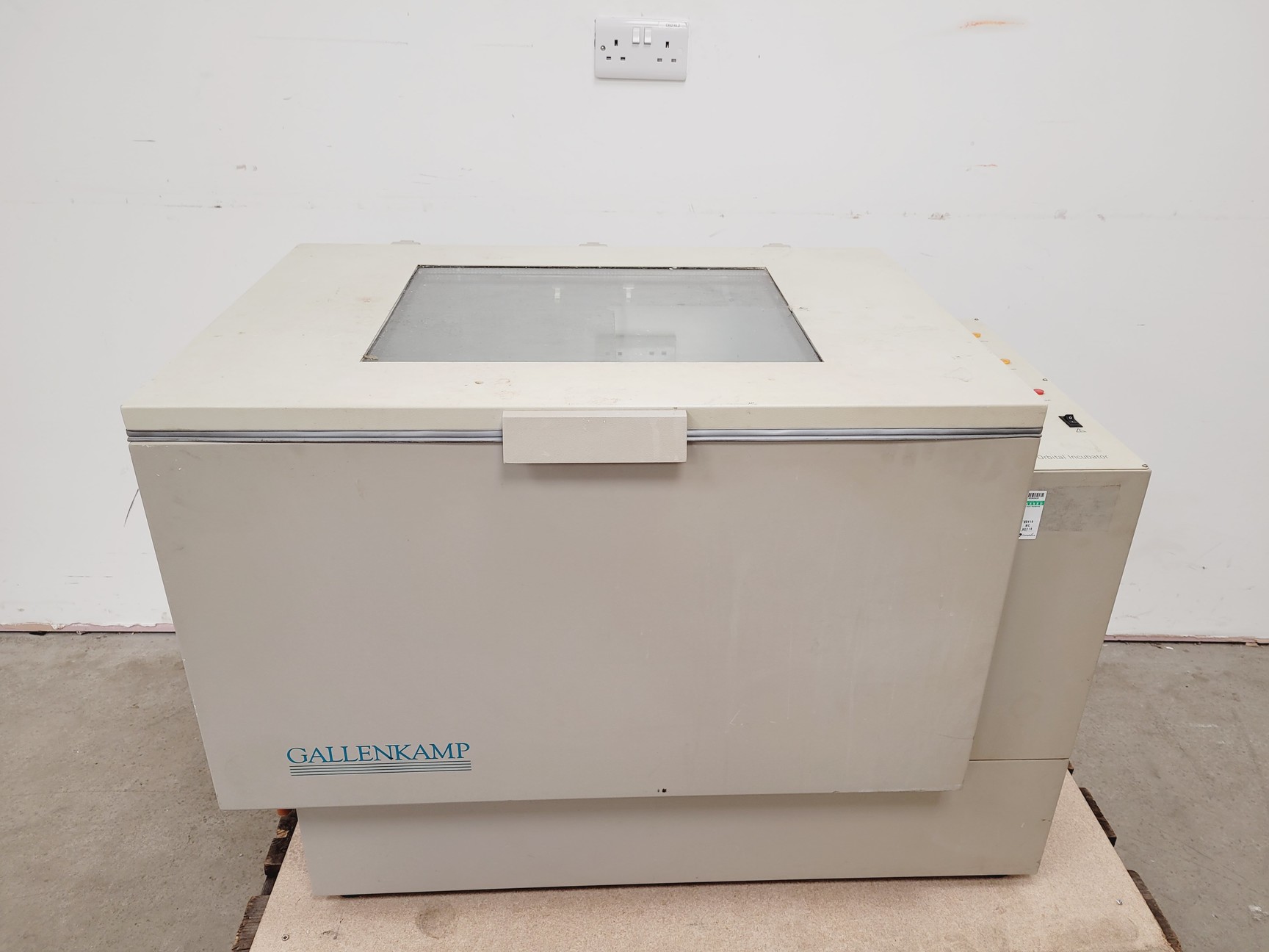Image of Gallenkamp Orbital Laboratory Shaking Incubator Cat no. IOX400.XX1.C Lab