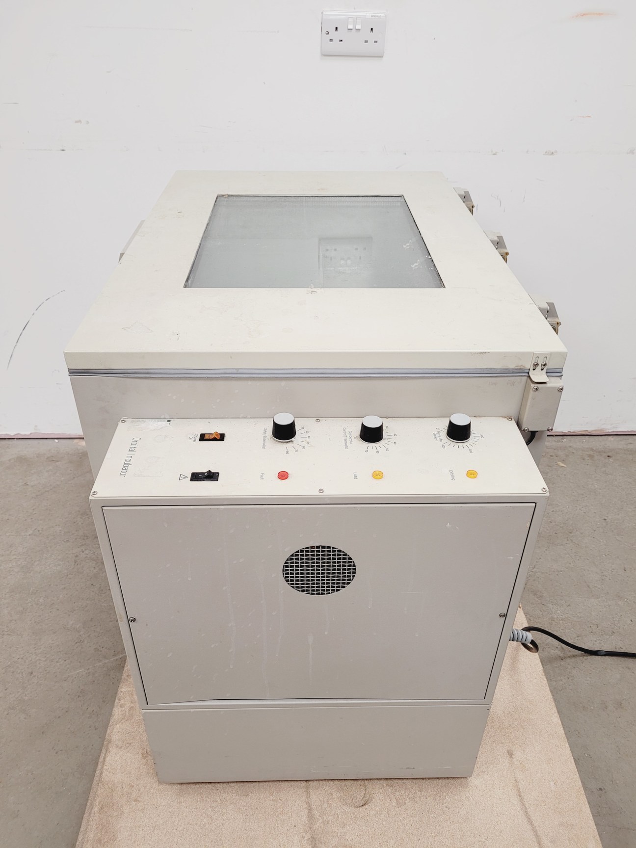 Image of Gallenkamp Orbital Laboratory Shaking Incubator Cat no. IOX400.XX1.C Lab