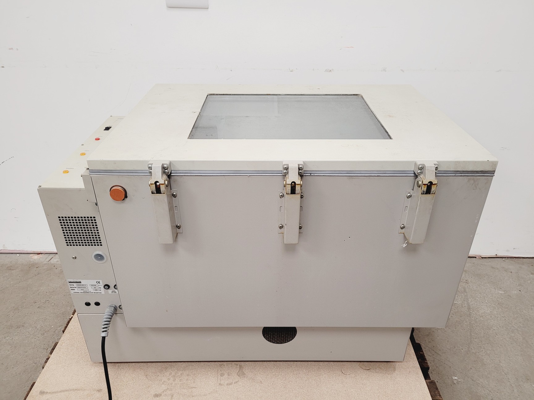 Image of Gallenkamp Orbital Laboratory Shaking Incubator Cat no. IOX400.XX1.C Lab