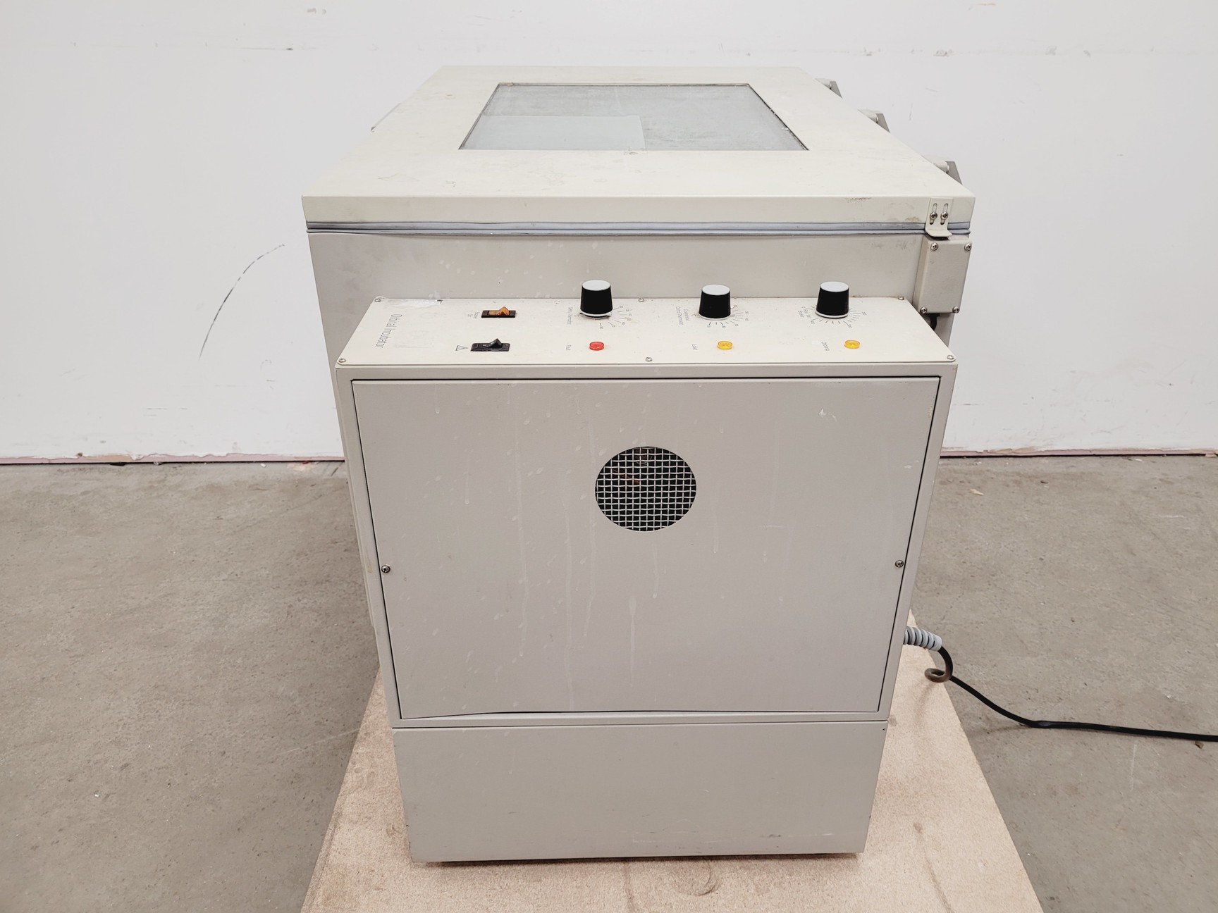 Image of Gallenkamp Orbital Laboratory Shaking Incubator Cat no. IOX400.XX1.C Lab