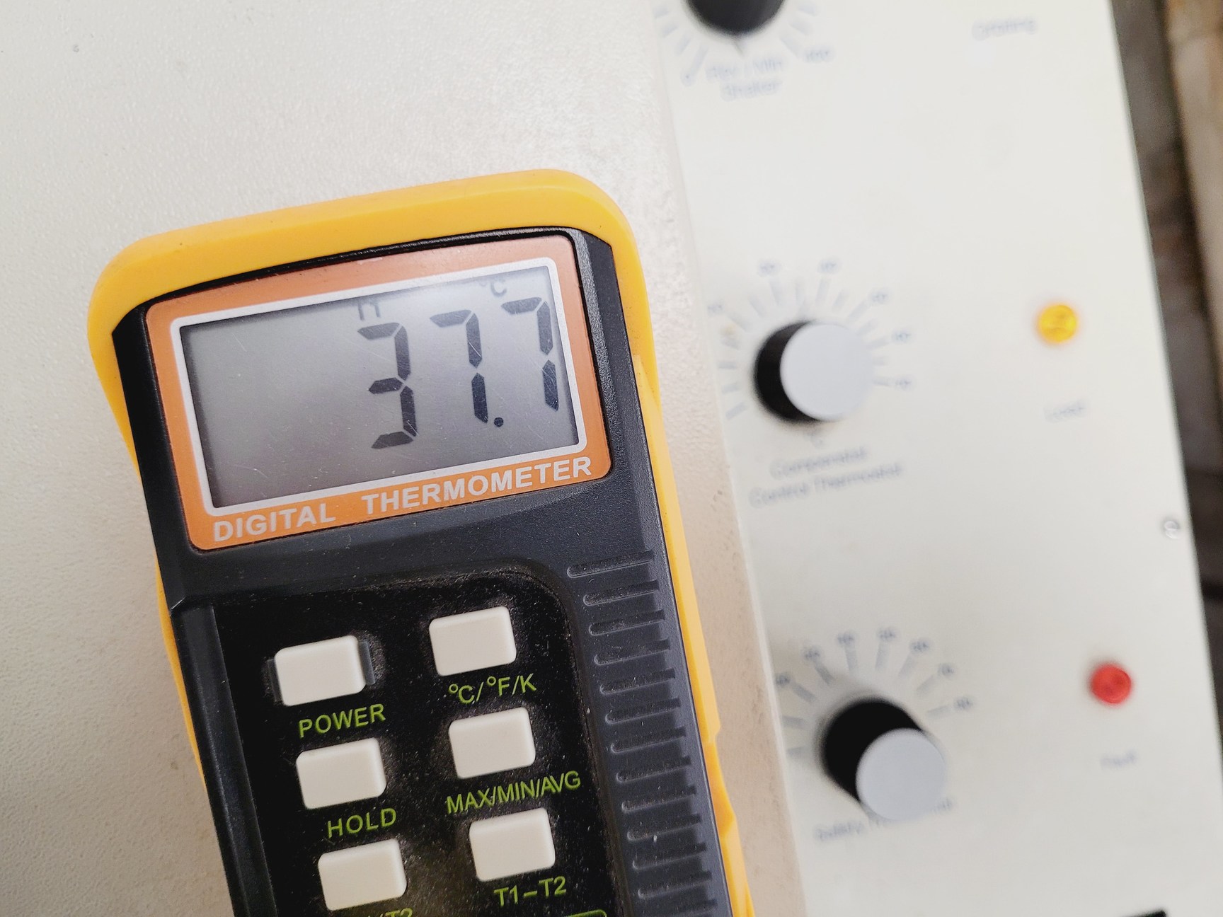 Image of Gallenkamp Orbital Laboratory Shaking Incubator Cat no. IOX400.XX1.C Lab