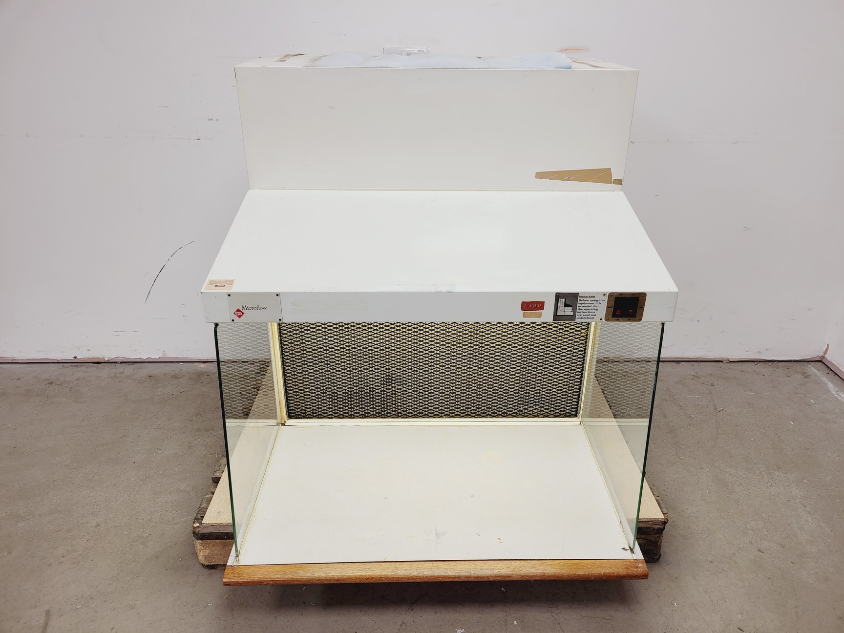 Image of Microflow Pathfinder Laminar Flow Cabinet Lab