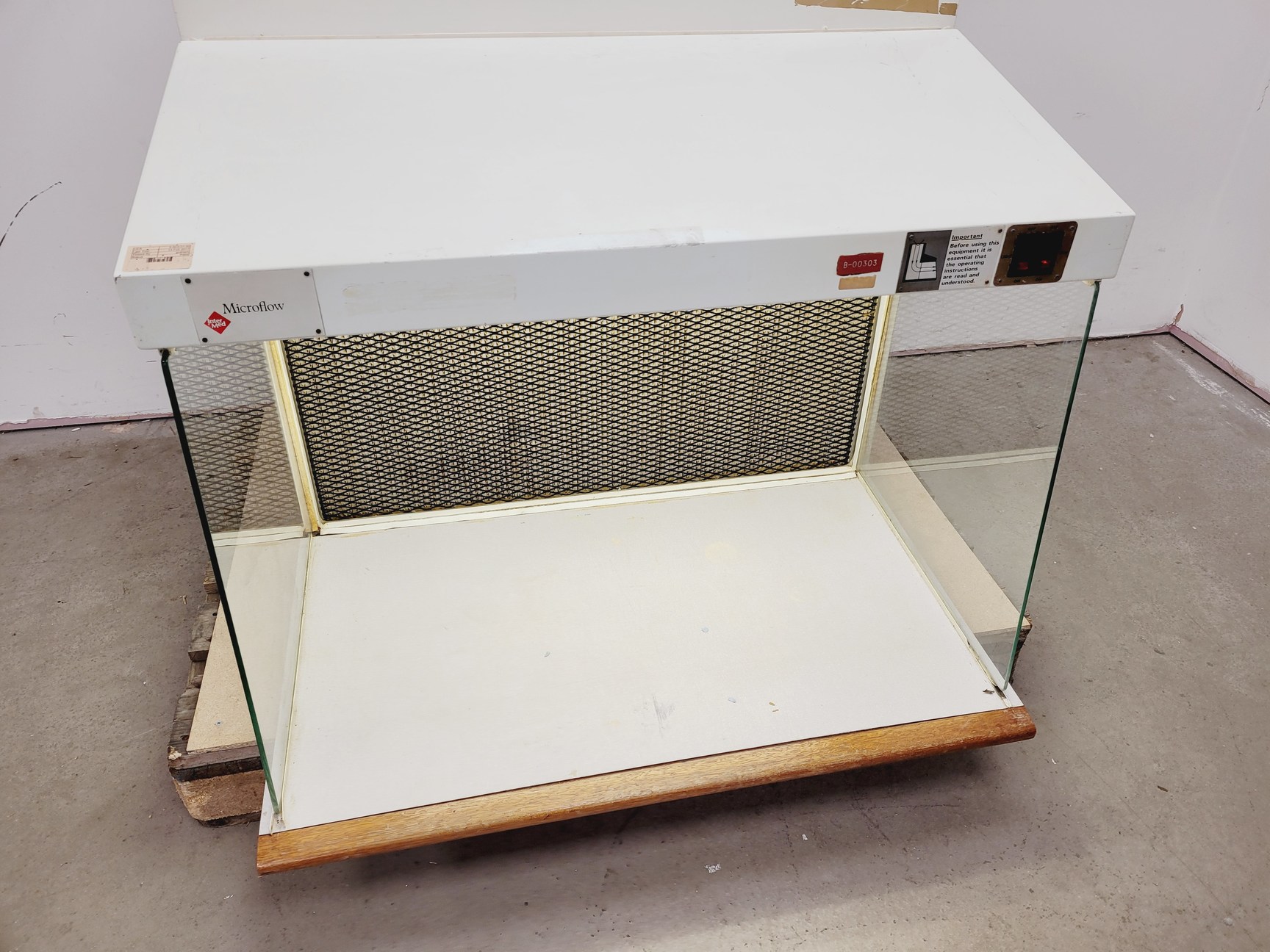 Image of Microflow Pathfinder Laminar Flow Cabinet Lab