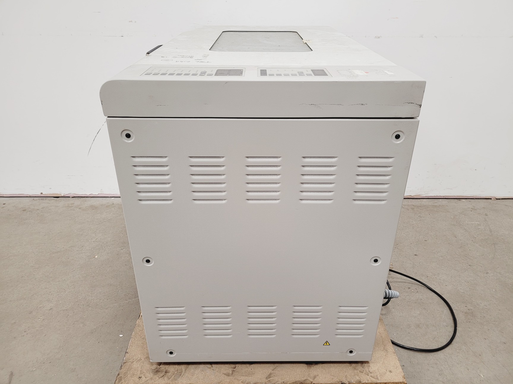 Image of Gallenkamp Laboratory Incubator Shaker  Cat no. IOX400.XX2.C Lab