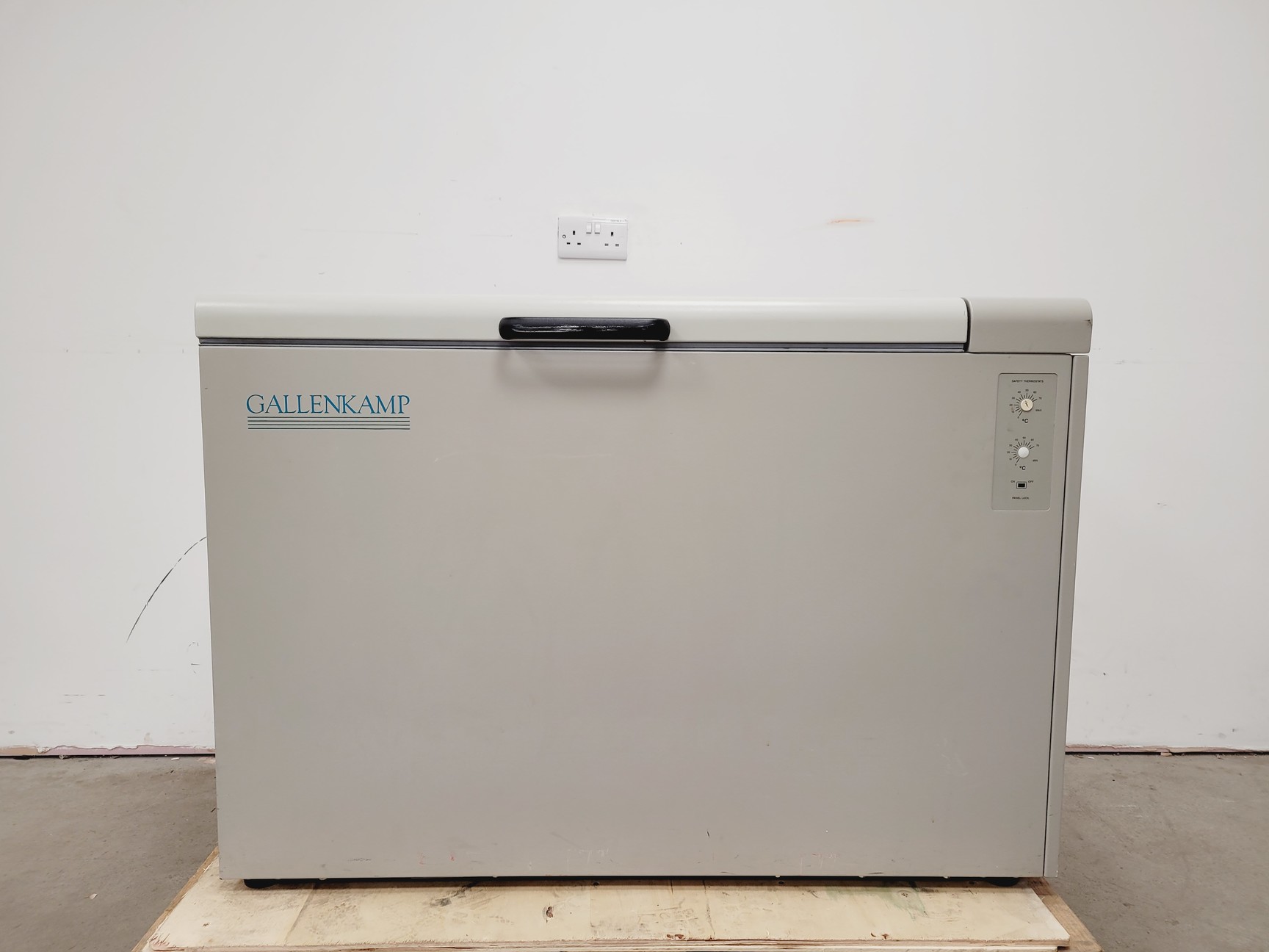 Image of Gallenkamp Incubator Shaker Cat no. IOX400.XX2.C Lab