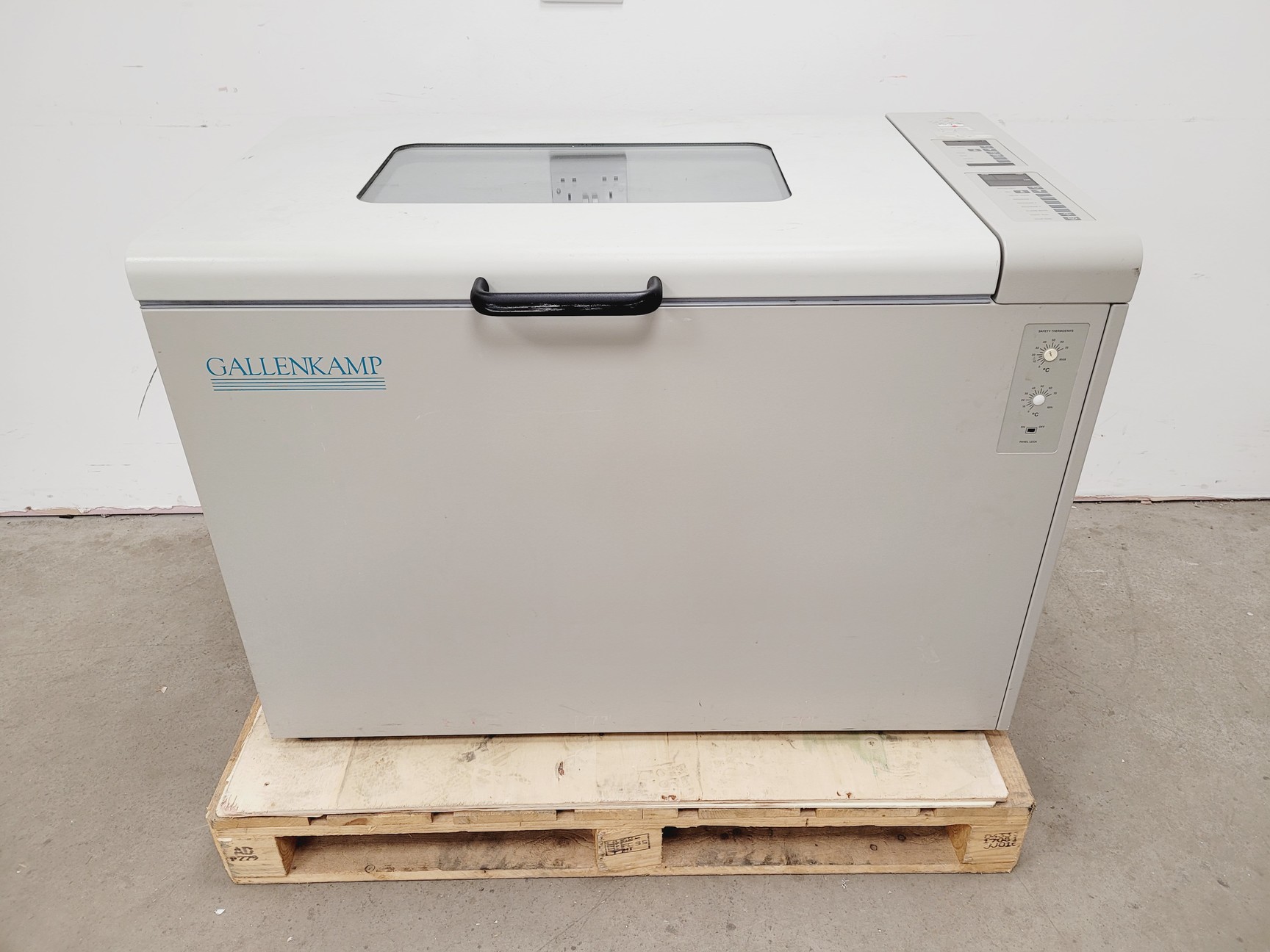 Image of Gallenkamp Incubator Shaker Cat no. IOX400.XX2.C Lab