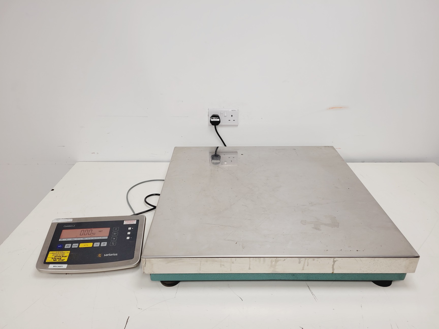 Image of Sartorius Combics 2 Platform Scales Lab