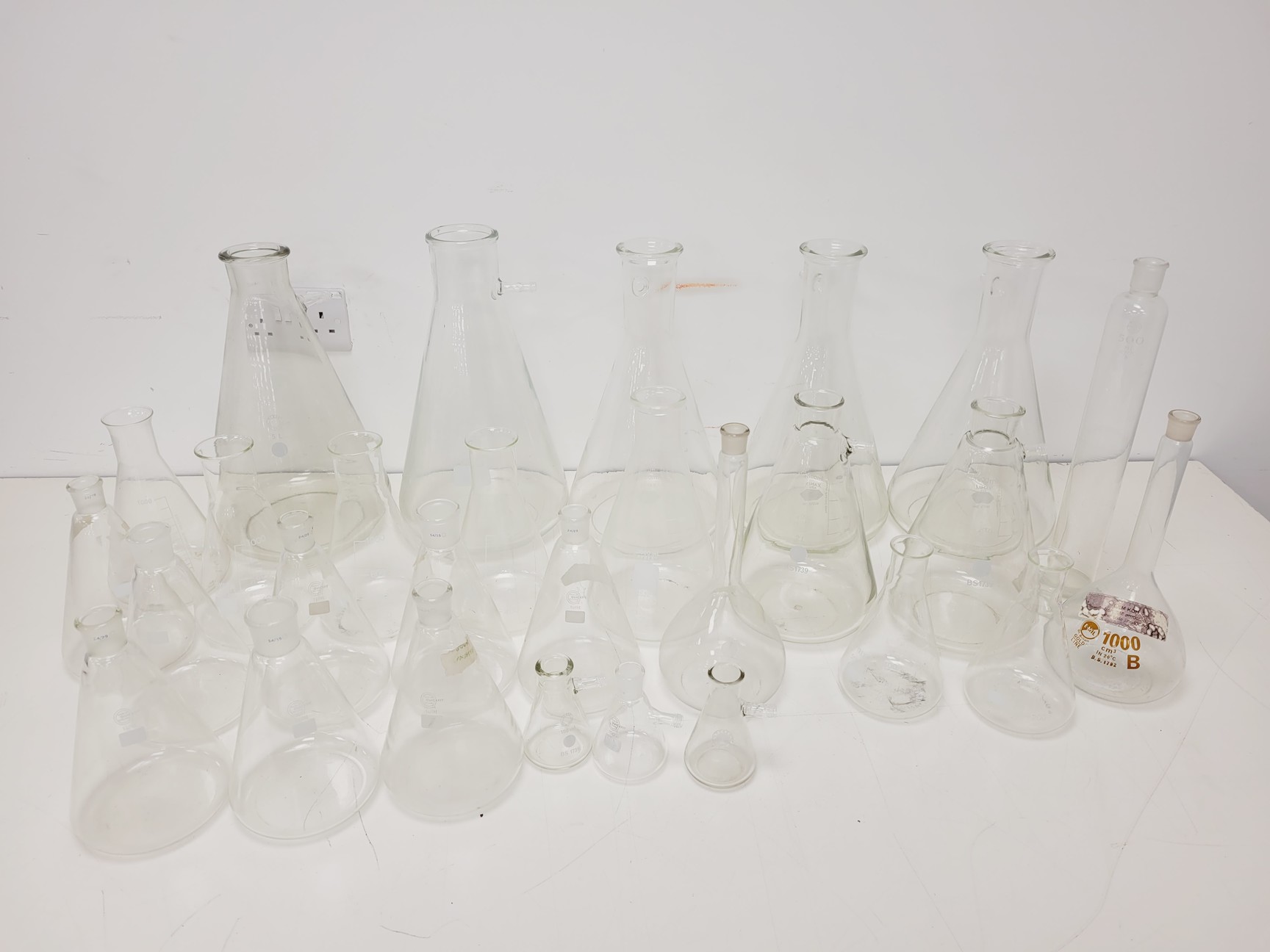 Image of 28 x Conical & Volumetric Laboratory Flasks Lab - Kimax, Quick Fit, Pyrex Lab