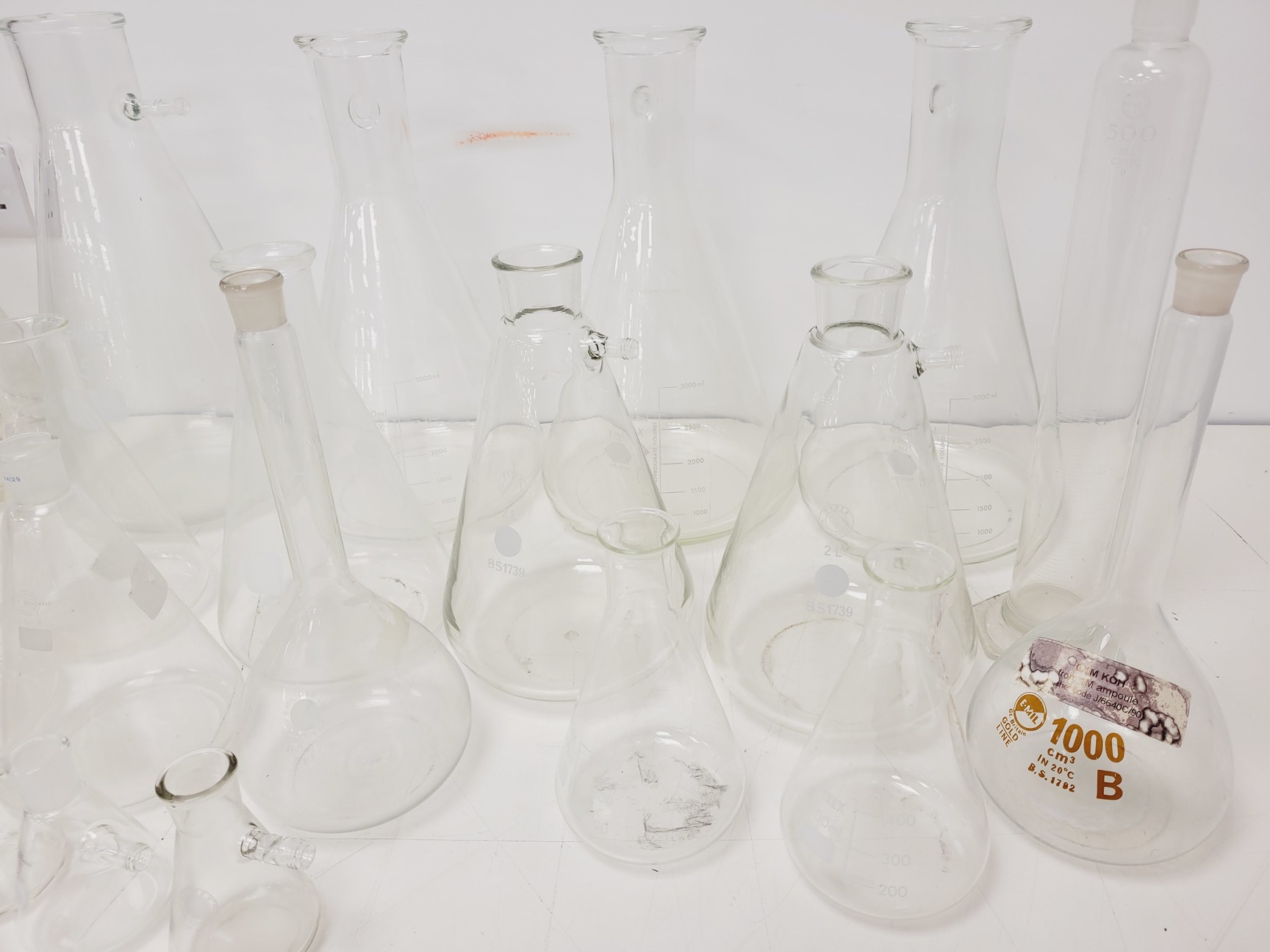 Image of 28 x Conical & Volumetric Laboratory Flasks Lab - Kimax, Quick Fit, Pyrex Lab