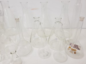 Thumbnail image of 28 x Conical & Volumetric Laboratory Flasks Lab - Kimax, Quick Fit, Pyrex Lab