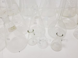 Thumbnail image of 28 x Conical & Volumetric Laboratory Flasks Lab - Kimax, Quick Fit, Pyrex Lab