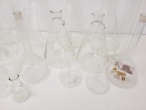 Thumbnail image of 28 x Conical & Volumetric Laboratory Flasks Lab - Kimax, Quick Fit, Pyrex Lab