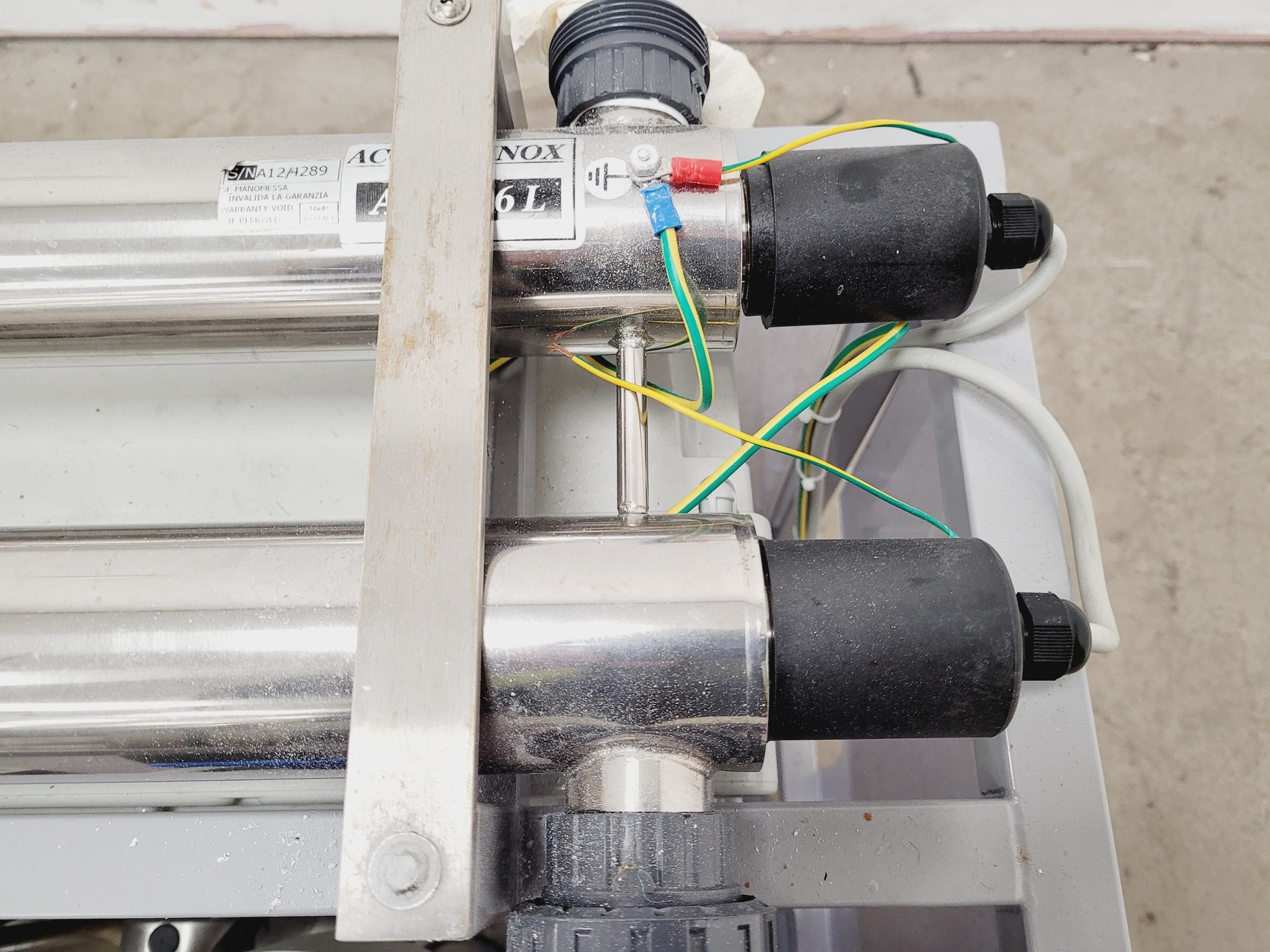 Image of Tecniplast Quarantine Rack Fish Tank System ZebTEC & ZB1020MN2AB Power Box