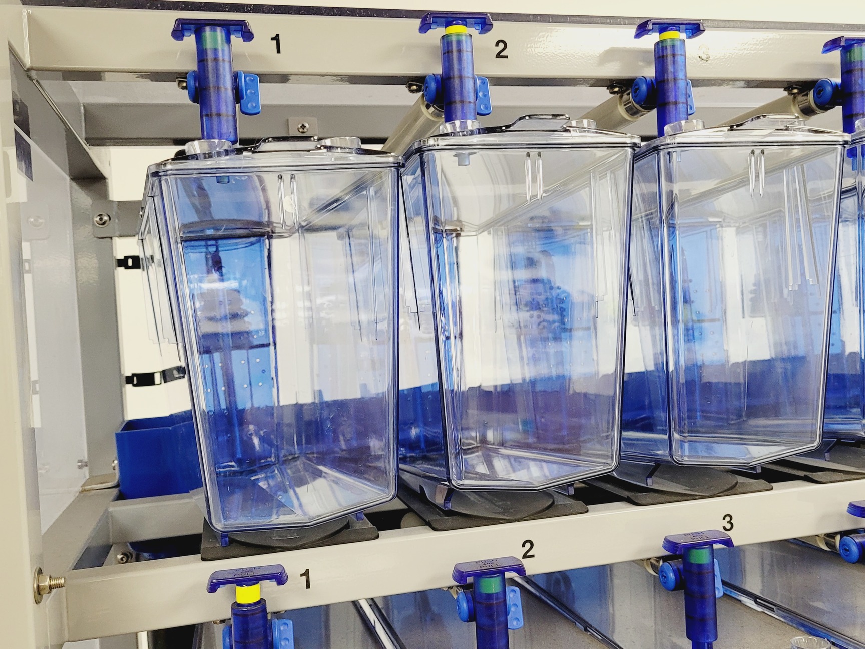 Image of Tecniplast Quarantine Rack Fish Tank System ZebTEC  with ZB1020MN2AB Power Box
