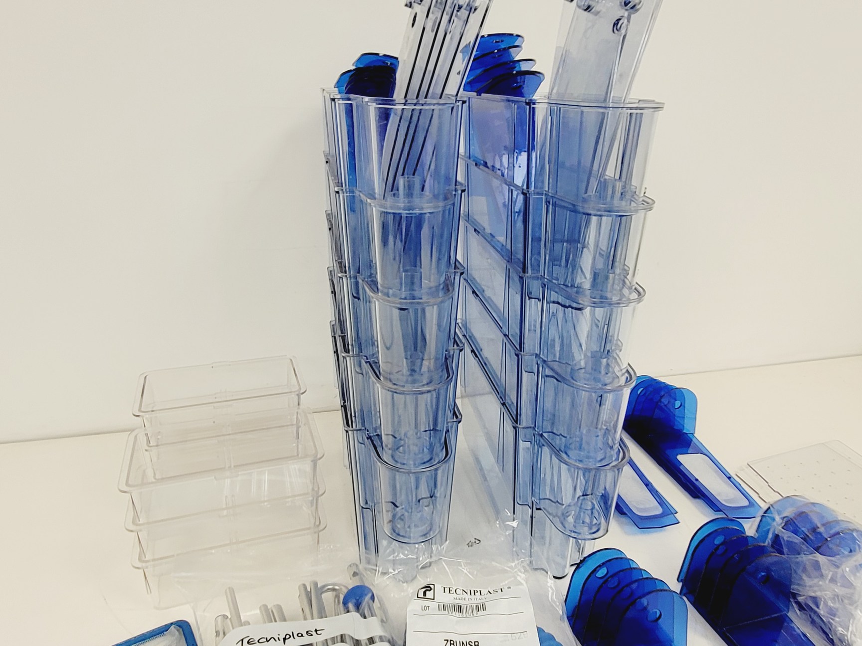 Image of Tecniplast Quarantine Rack Fish Tank System ZebTEC  with ZB1020MN2AB Power Box