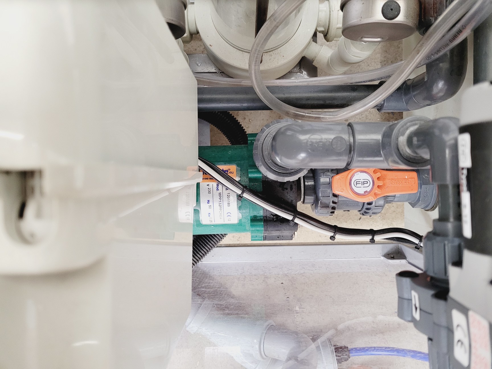 Image of Tecniplast Quarantine ZebTEC Rack Fish Tank System with ZB1020MN2AB Power Box