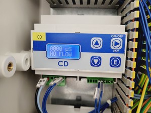 Thumbnail image of Tecniplast Quarantine ZebTEC Fish Tank Rack System & ZB2550SADX2 PSU 