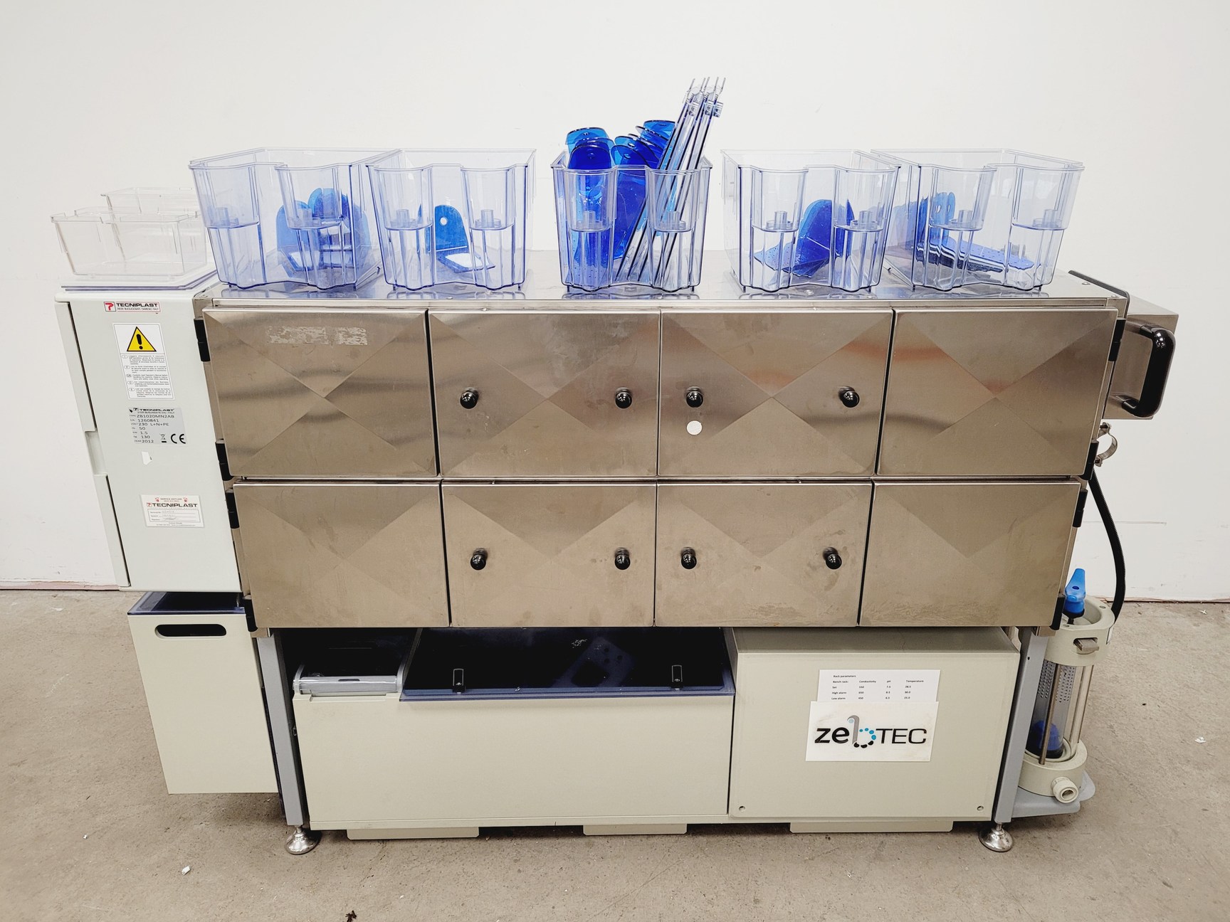 Image of Tecniplast Quarantine Fish Tank System with ZB1020MN2AB Power Box