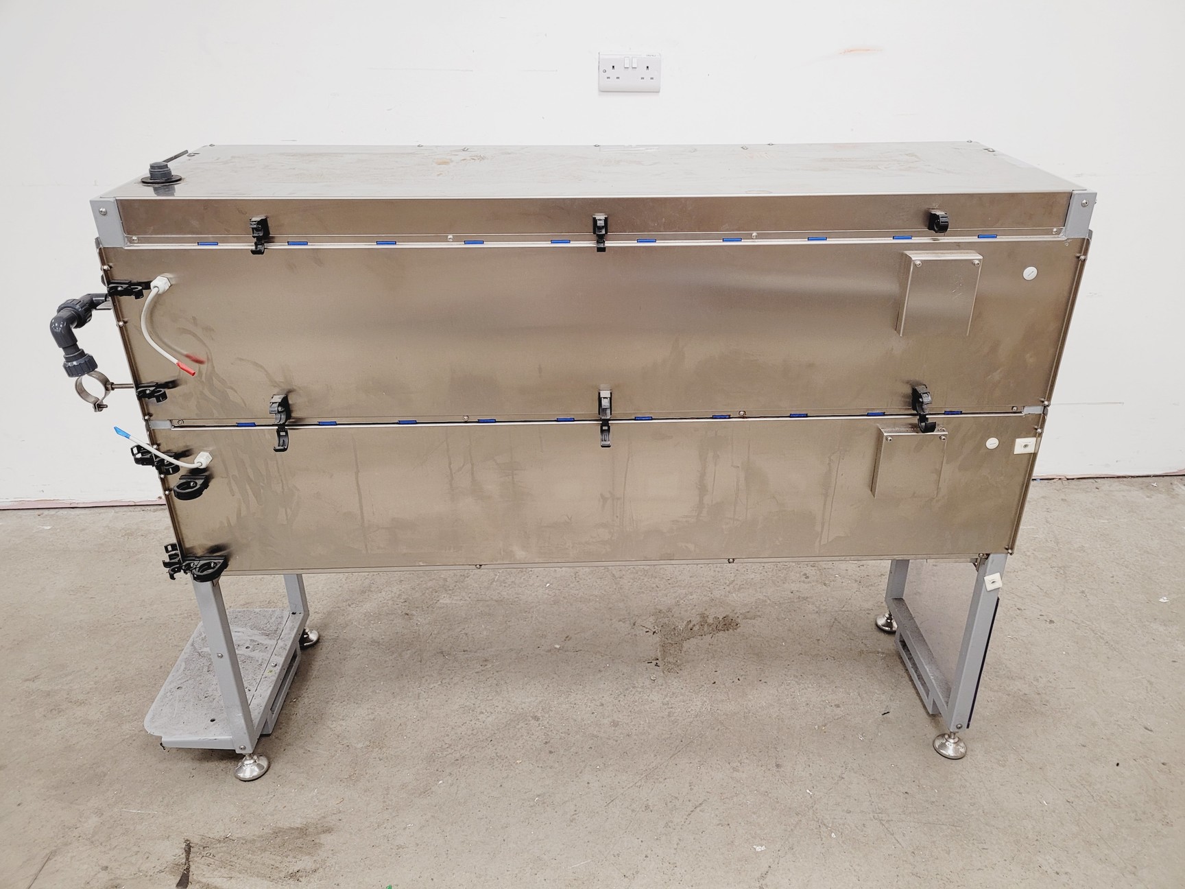 Image of Tecniplast Quarantine Fish Tank System with ZB1020MN2AB Power Box
