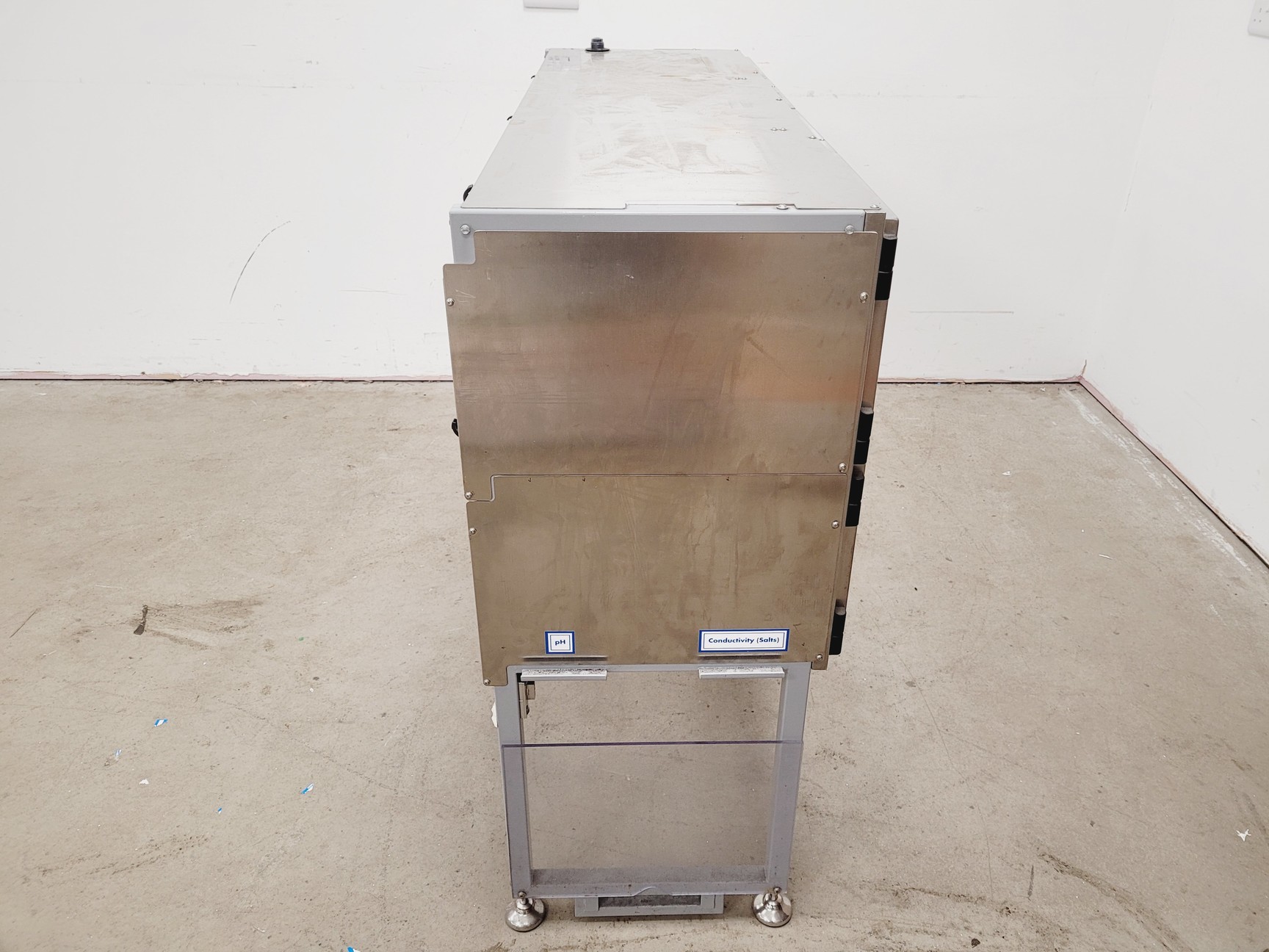 Image of Tecniplast Quarantine Fish Tank System with ZB1020MN2AB Power Box