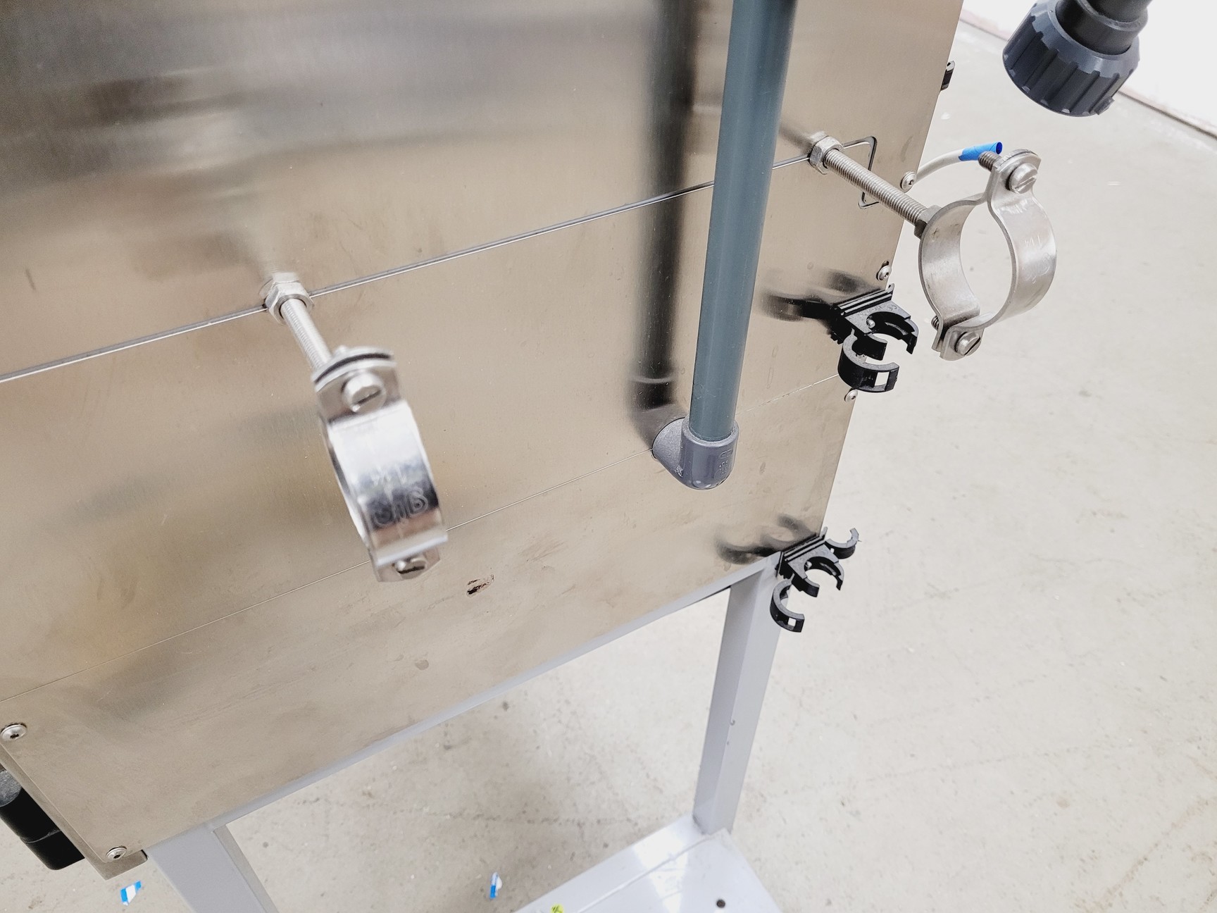 Image of Tecniplast Quarantine Fish Tank System with ZB1020MN2AB Power Box