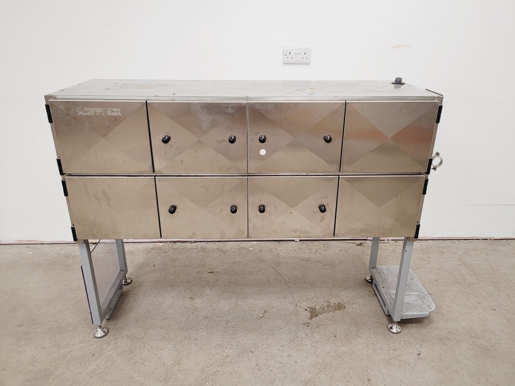 Image of Tecniplast Quarantine Fish Tank System with ZB1020MN2AB Power Box