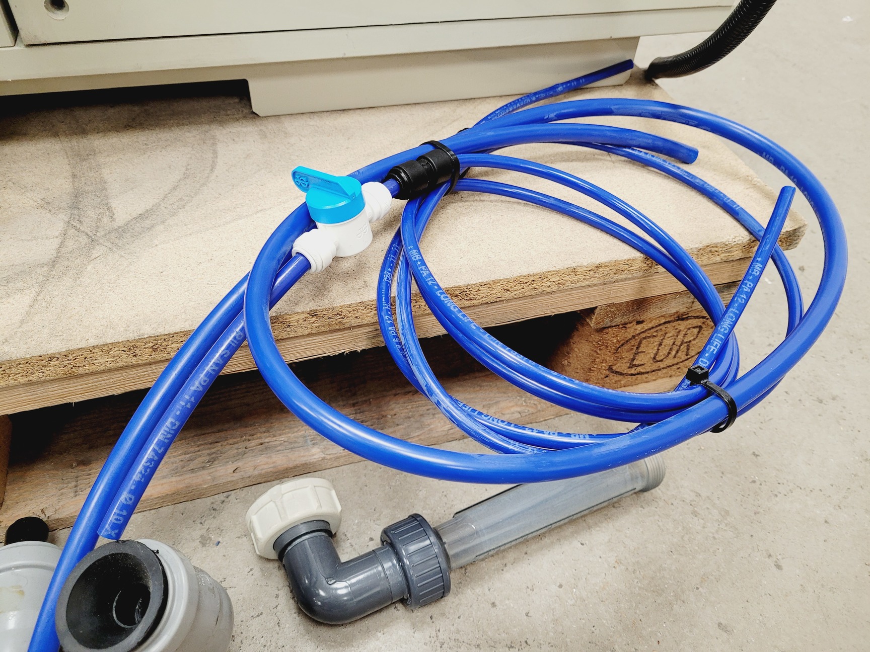 Image of Tecniplast Quarantine Fish Tank System with ZB1020MN2AB Power Box