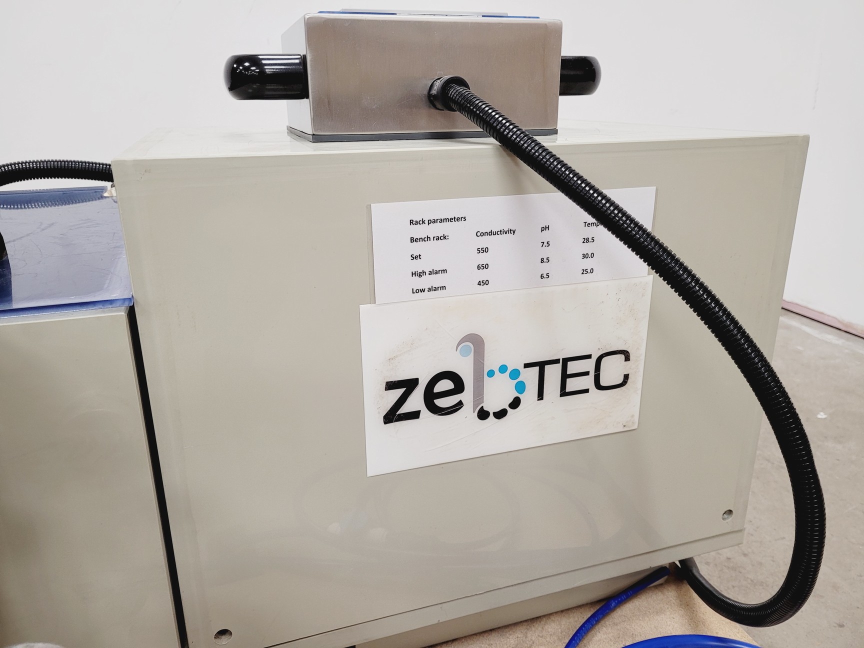 Image of Tecniplast Quarantine Fish Tank System with ZB1020MN2AB Power Box
