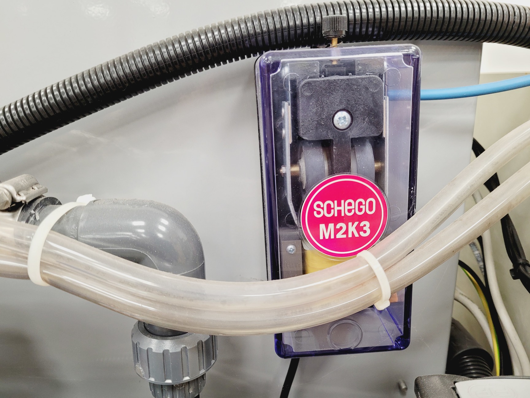Image of Tecniplast Quarantine Fish Tank System with ZB1020MN2AB Power Box