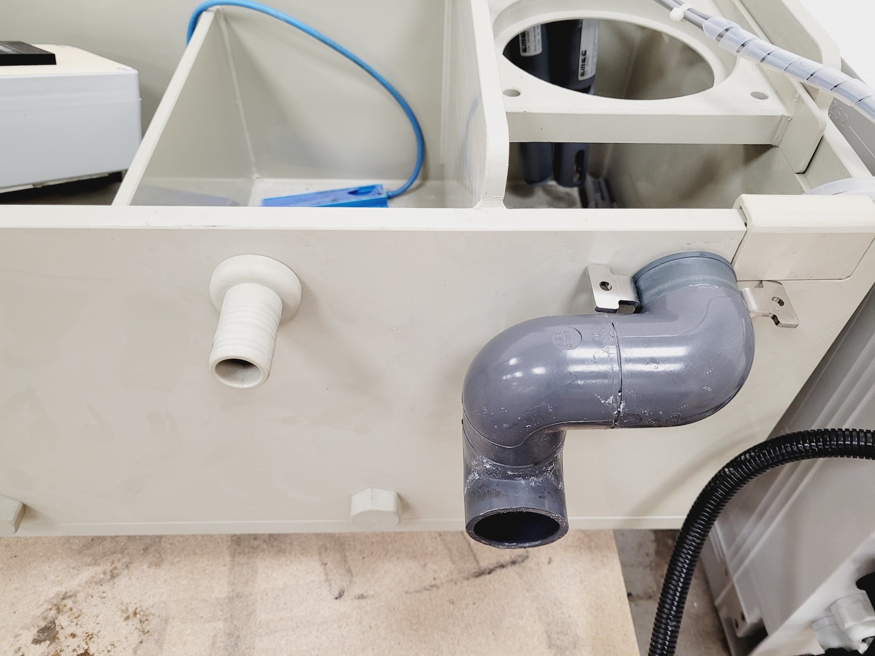 Image of Tecniplast Quarantine Fish Tank System with ZB1020MN2AB Power Box