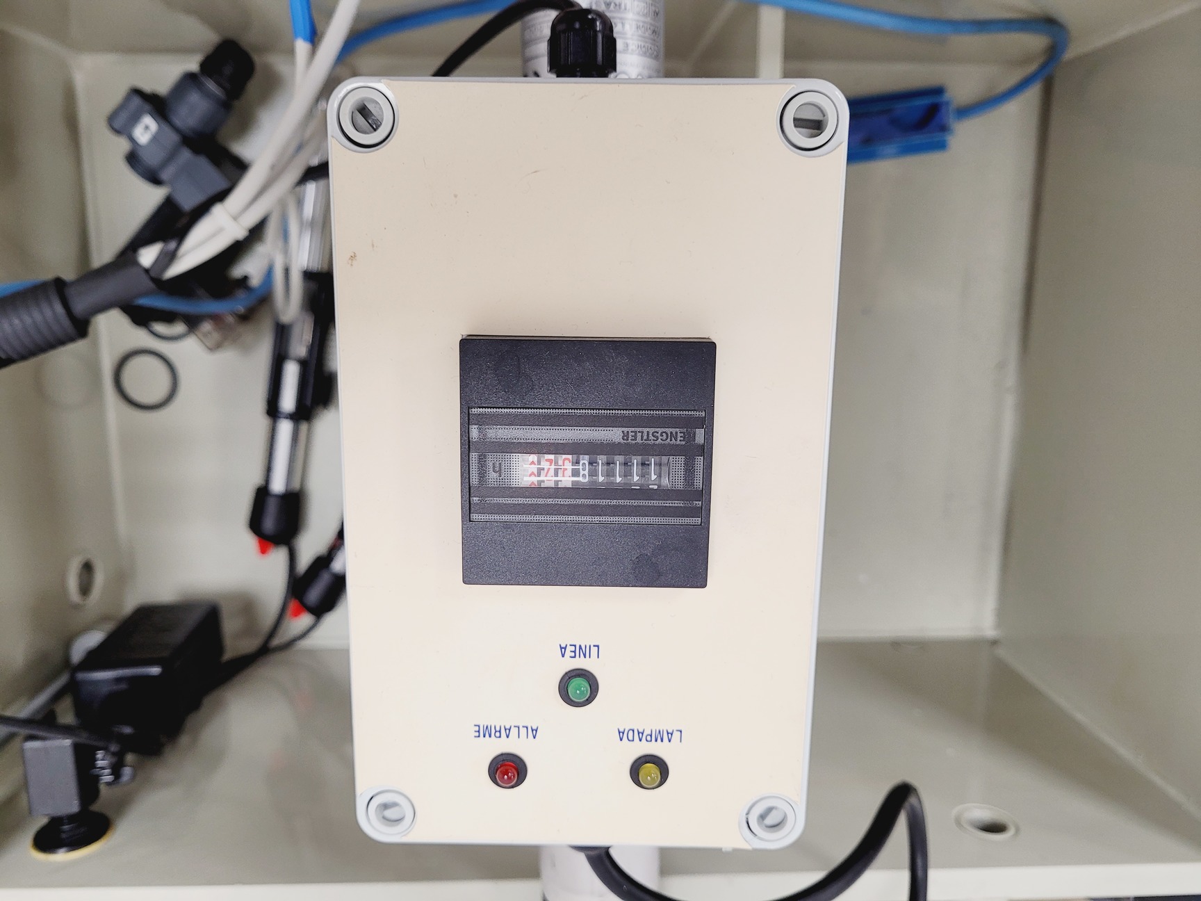 Image of Tecniplast Quarantine Fish Tank System with ZB1020MN2AB Power Box