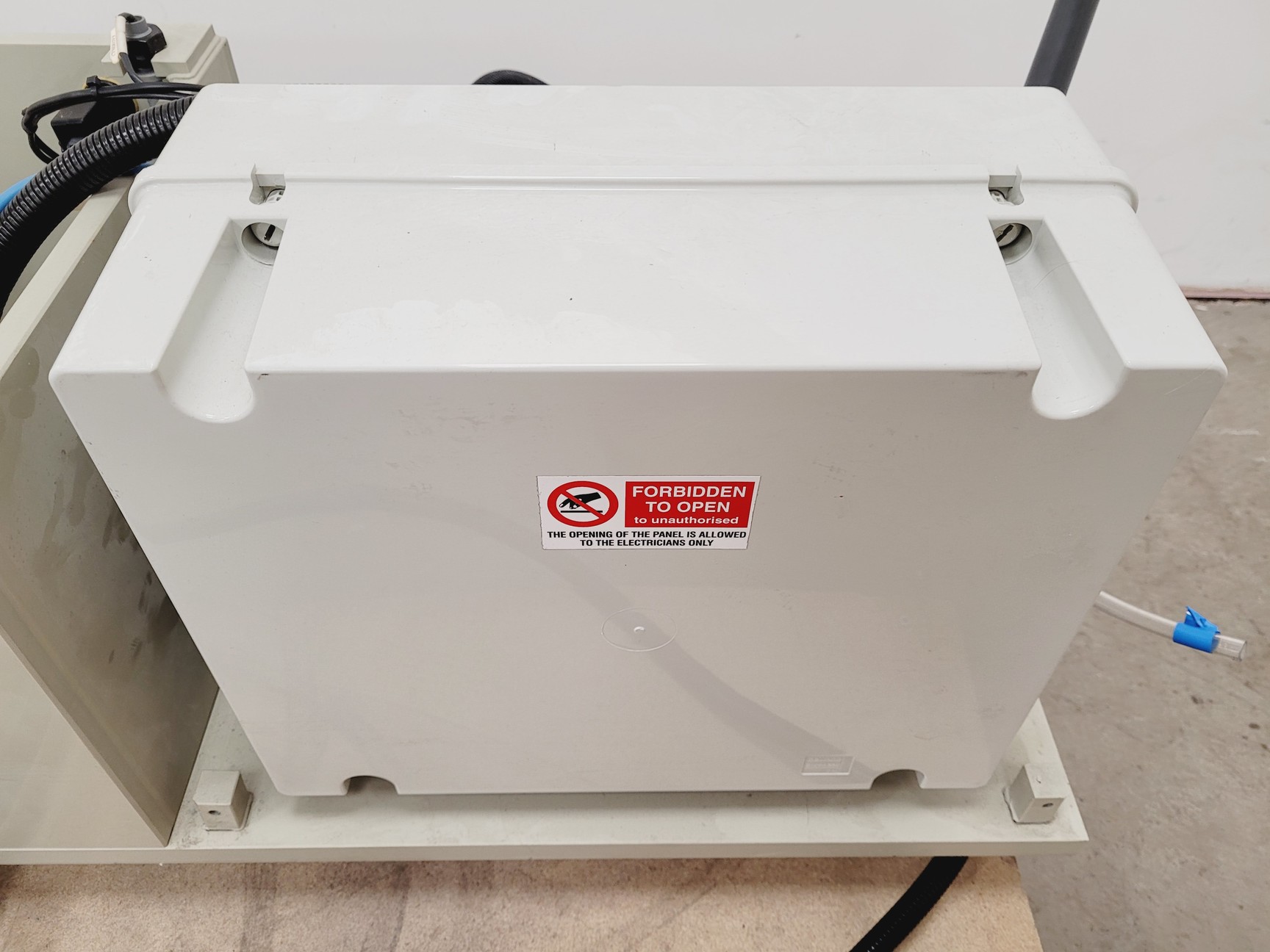 Image of Tecniplast Quarantine Fish Tank System with ZB1020MN2AB Power Box